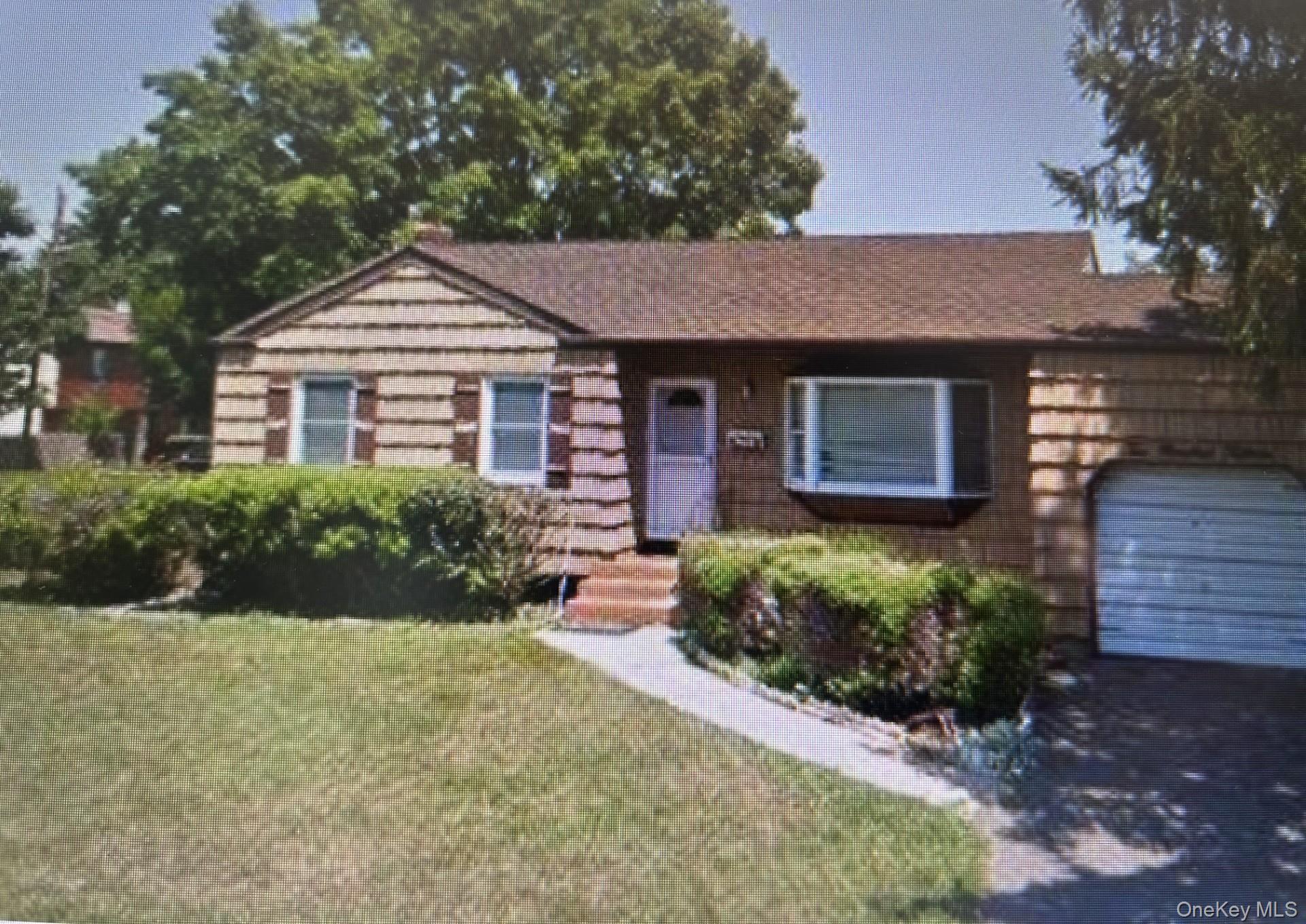215 Lincoln Avenue Property Photo 1