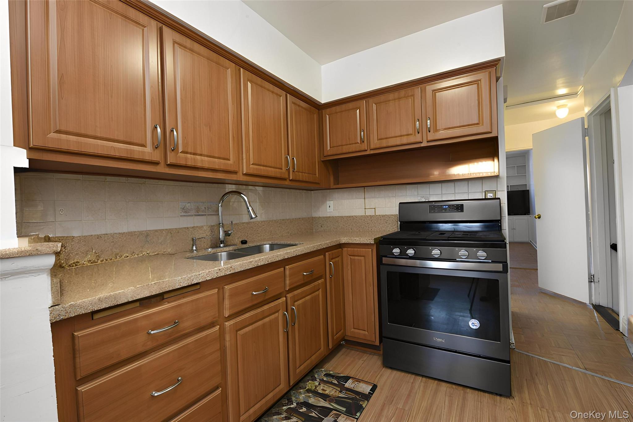 10107 Avenue L Property Photo 4