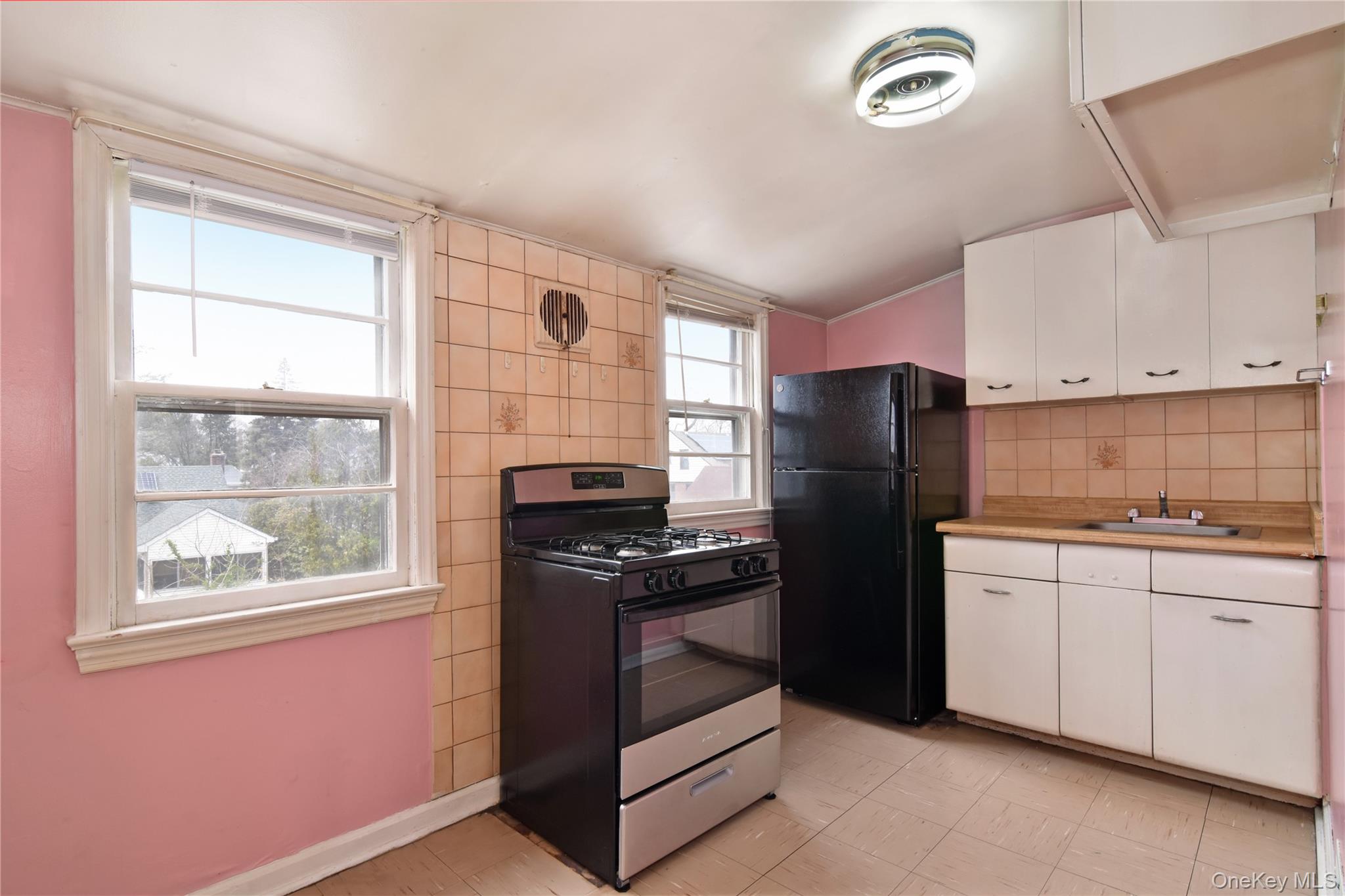 355 Upland Avenue Property Photo 22