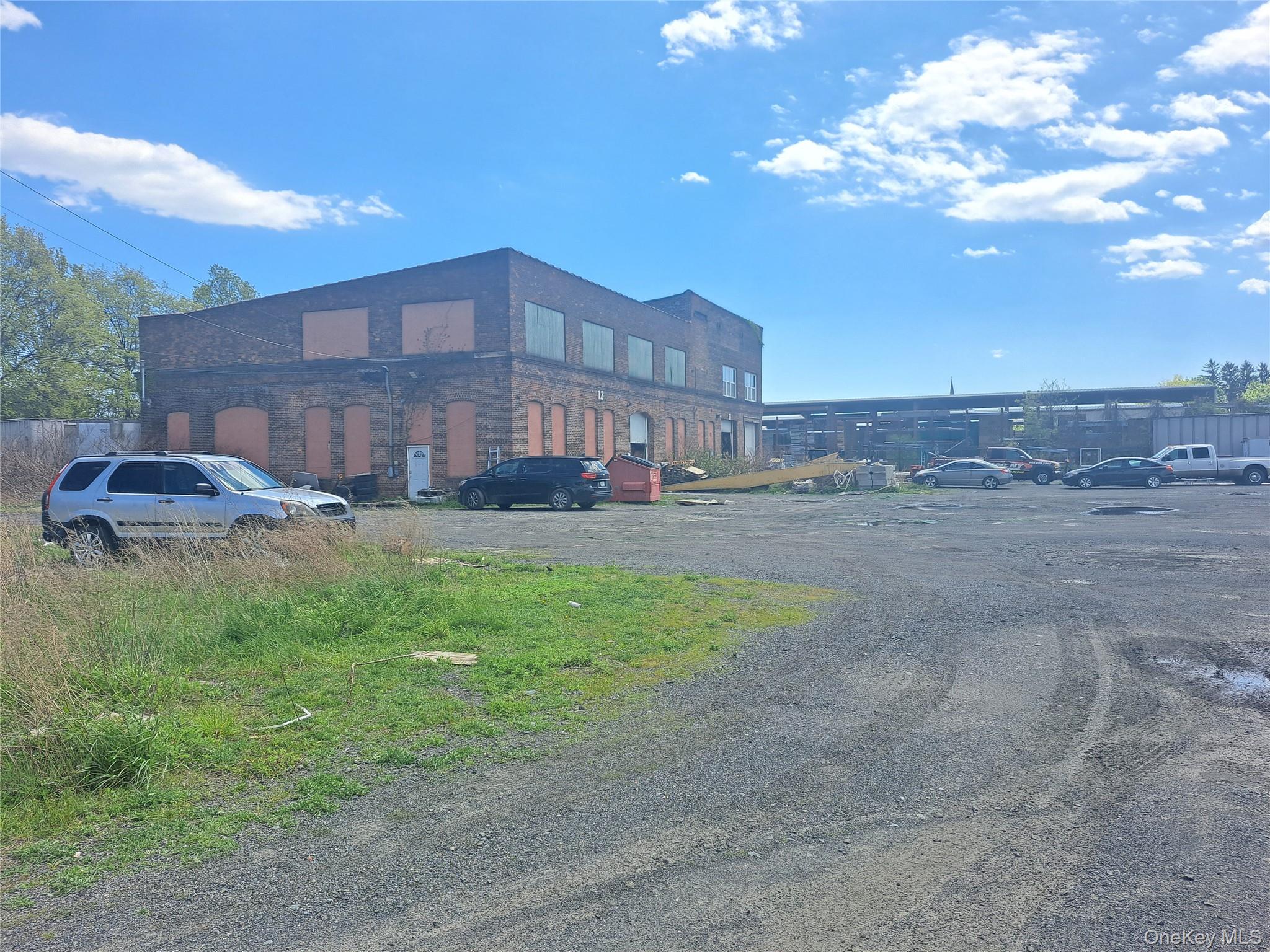 17-39 Midland Avenue Property Photo 8