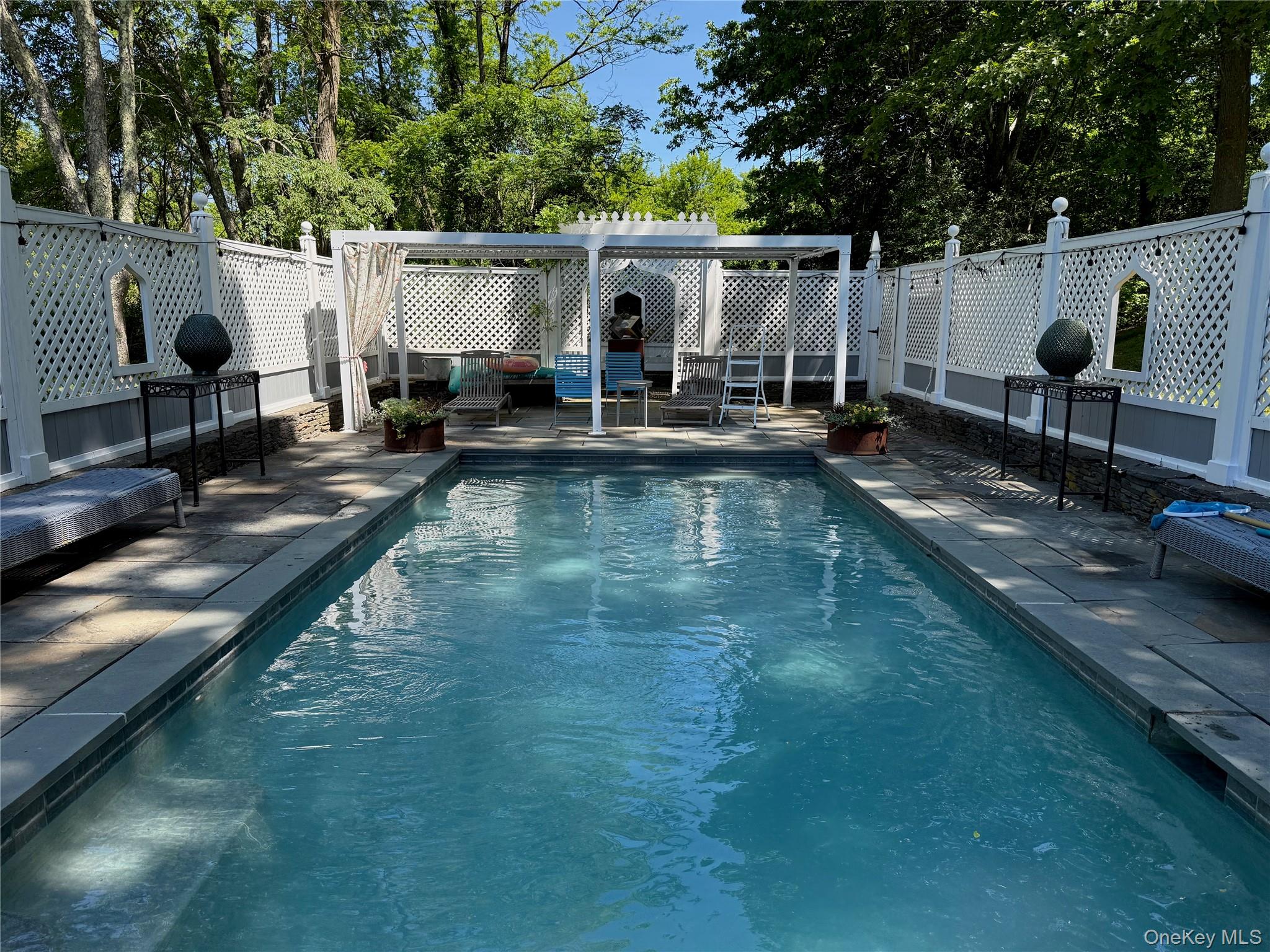 20 Taintor Way Property Photo 2
