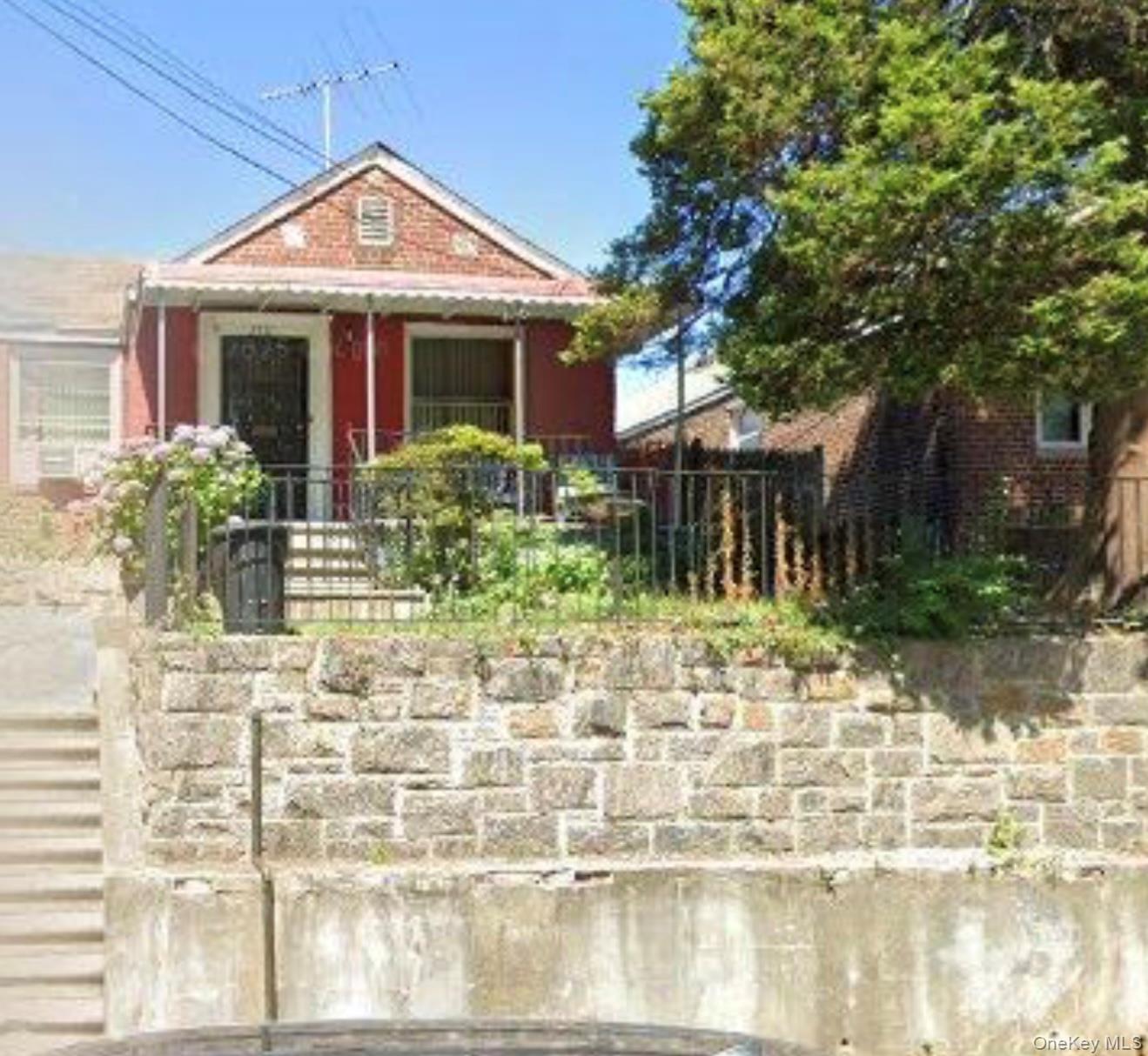 2711 Throop Avenue Property Photo 1