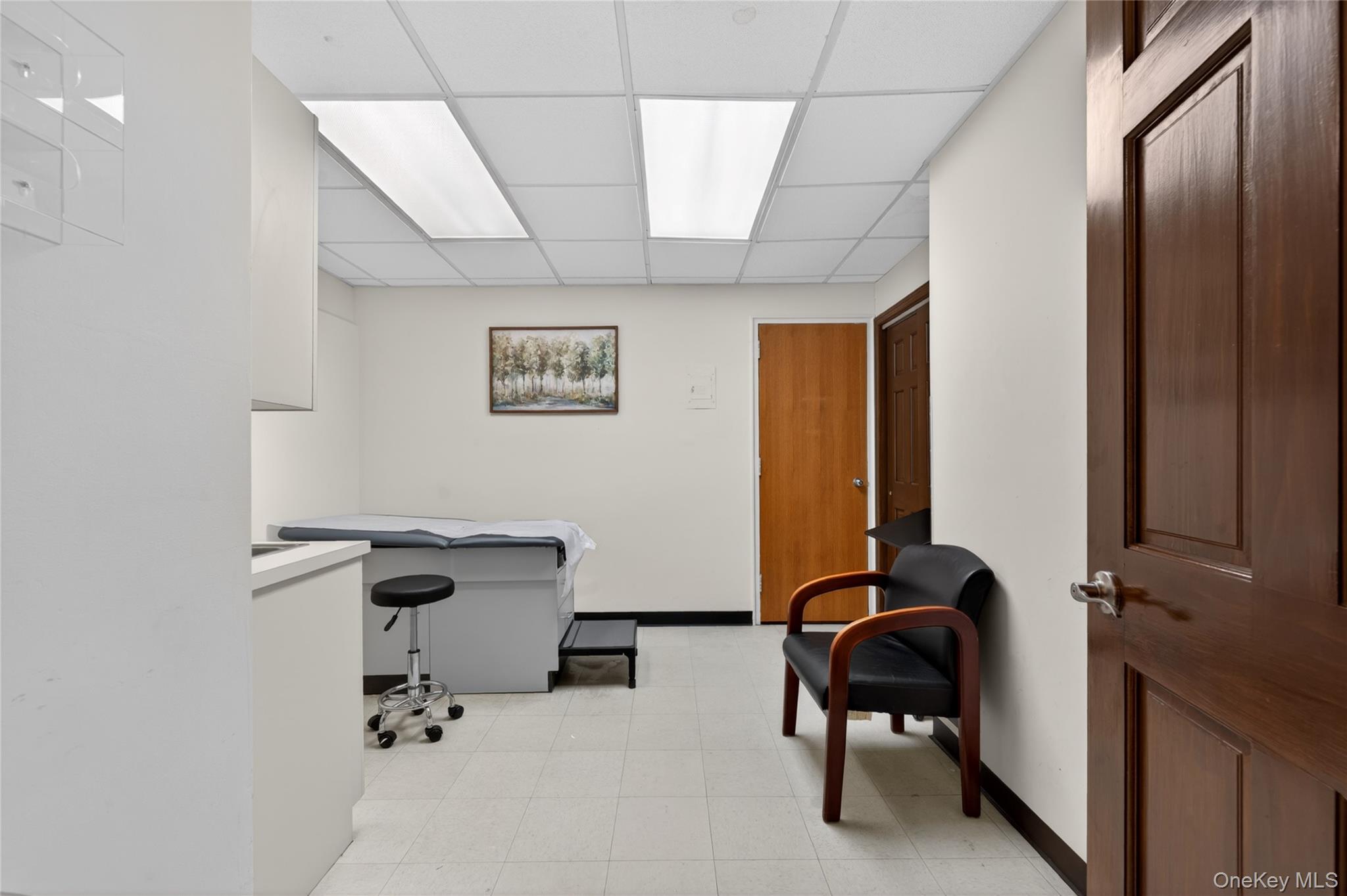 230 Hilton Avenue Ste 105 Property Photo 12
