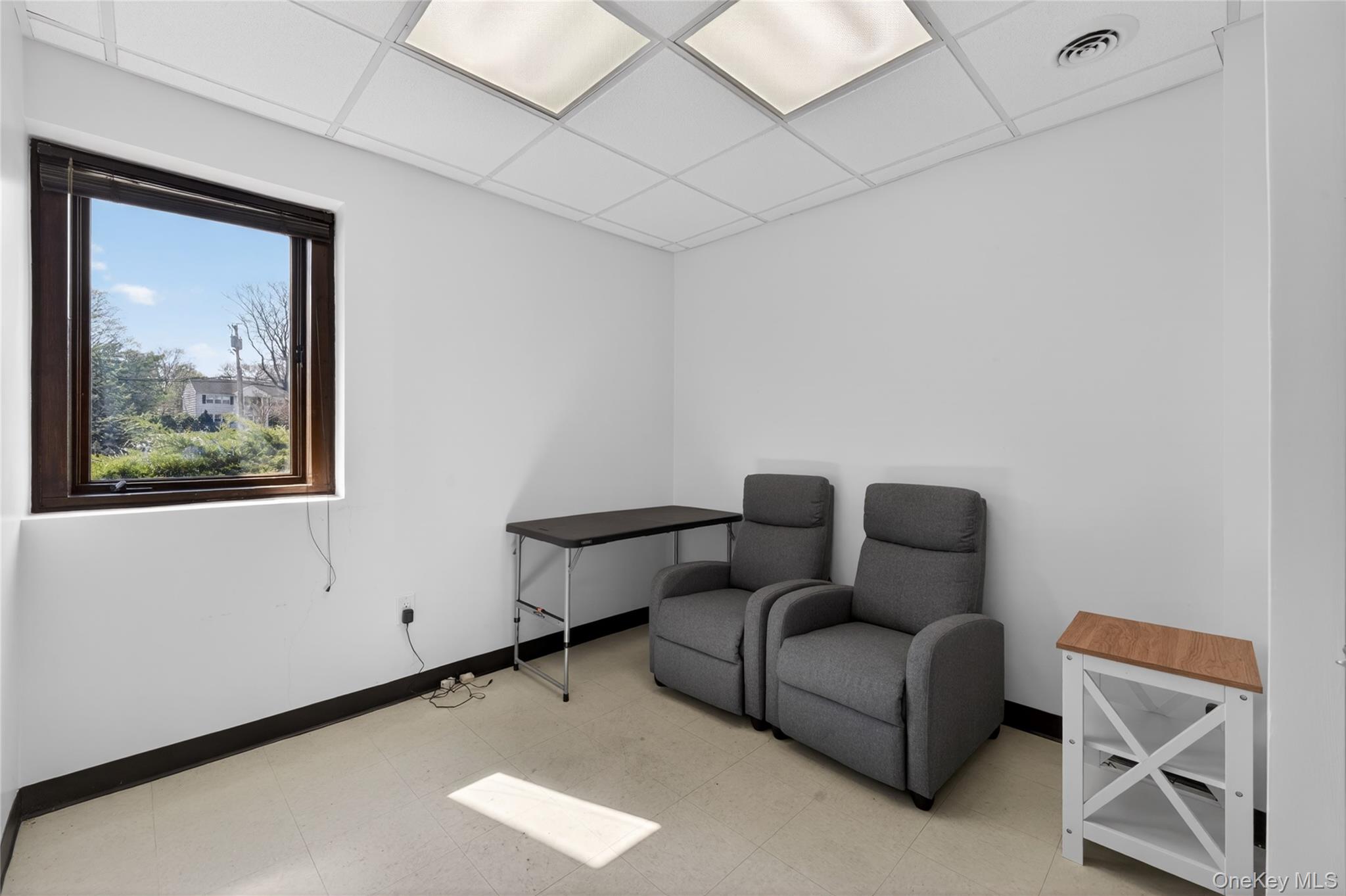 230 Hilton Avenue Ste 105 Property Photo 17
