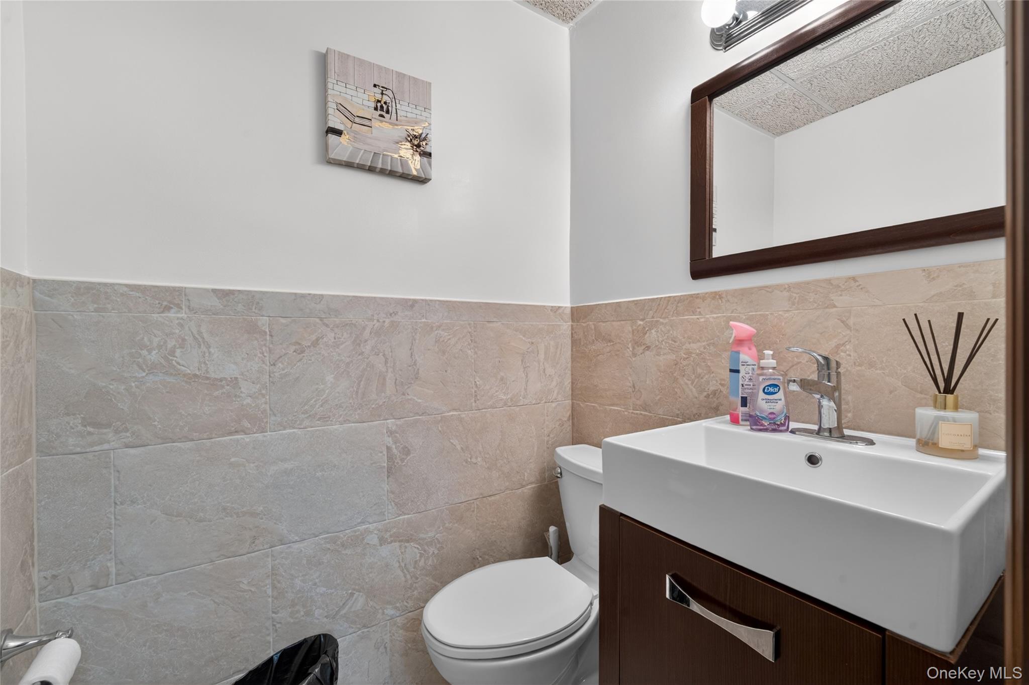 230 Hilton Avenue Ste 105 Property Photo 18