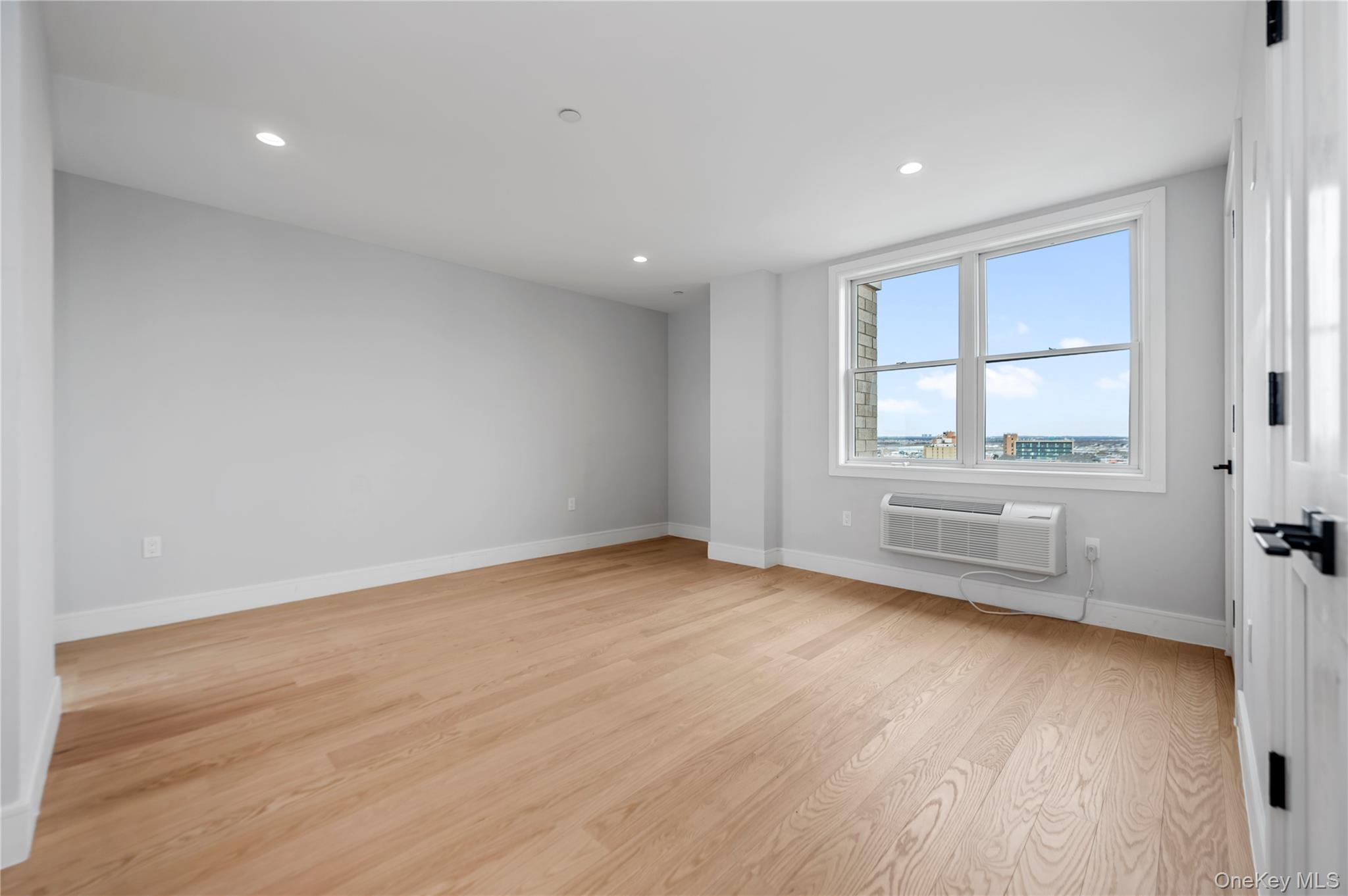 50 W Broadway 1001 Property Photo 35