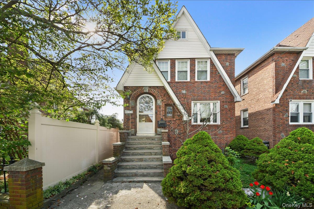 2445 Yates Avenue Property Photo 1