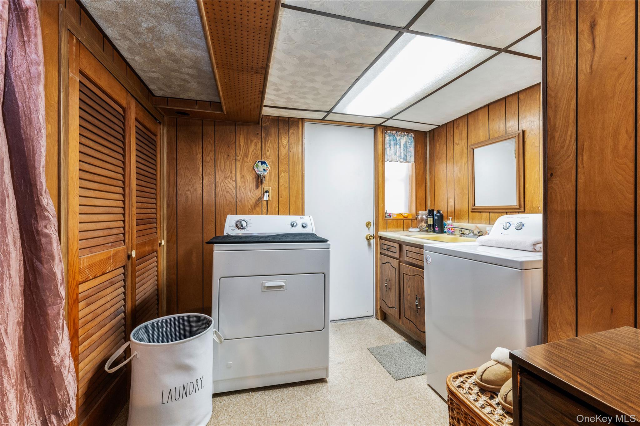 61-09 77th Street Property Photo 17
