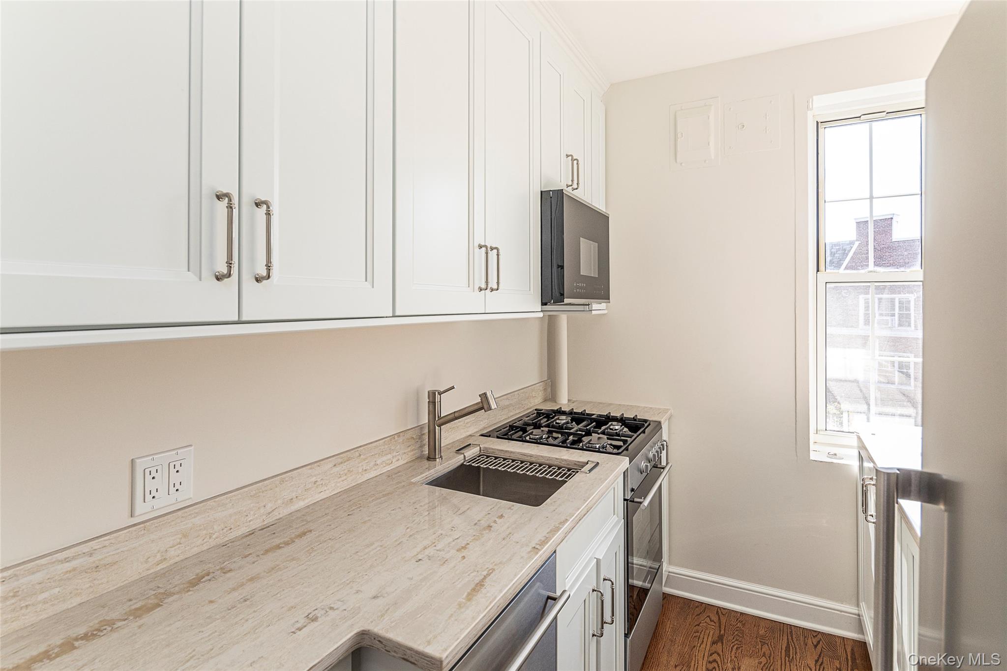 6 Midland Gardens 4b Property Photo 8