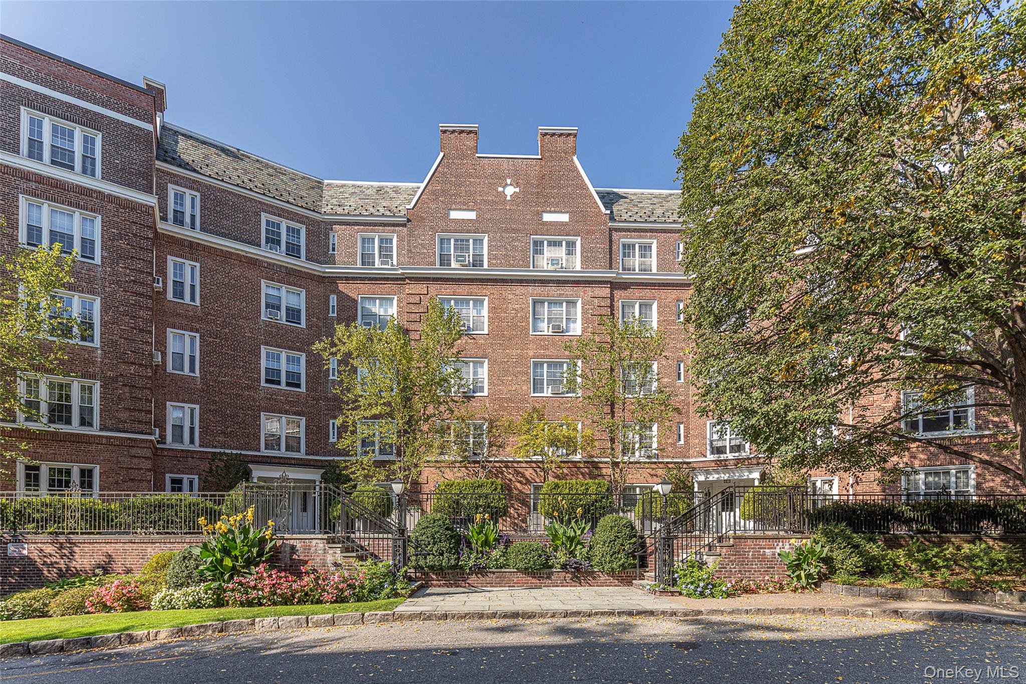 6 Midland Gardens 4b Property Photo 11