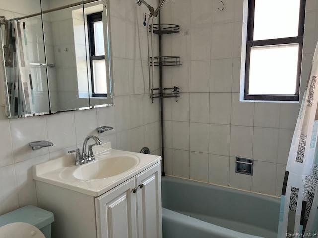2 Marine Avenue 2b Property Photo 12