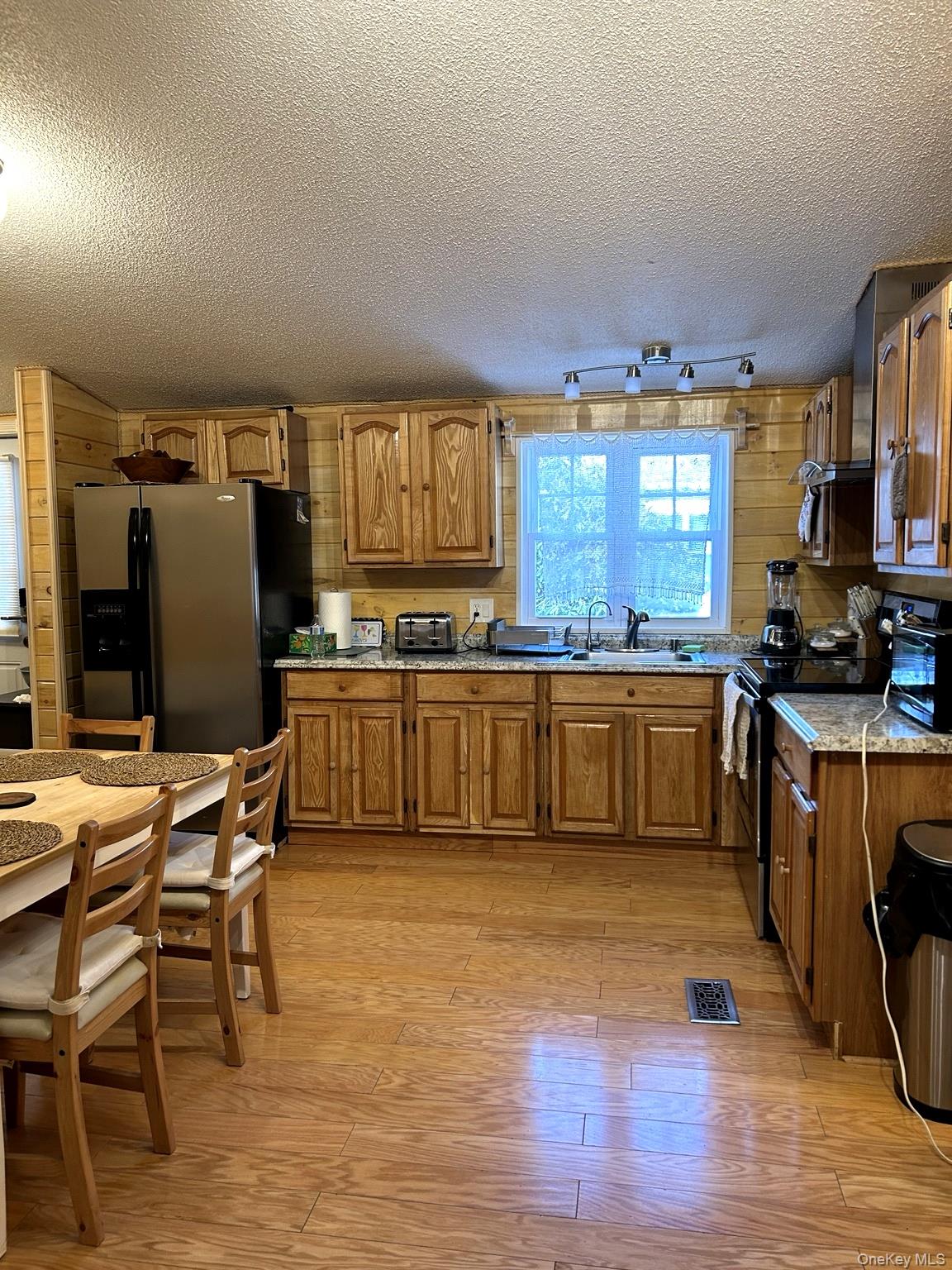 68 Oxford Circle Property Photo 6