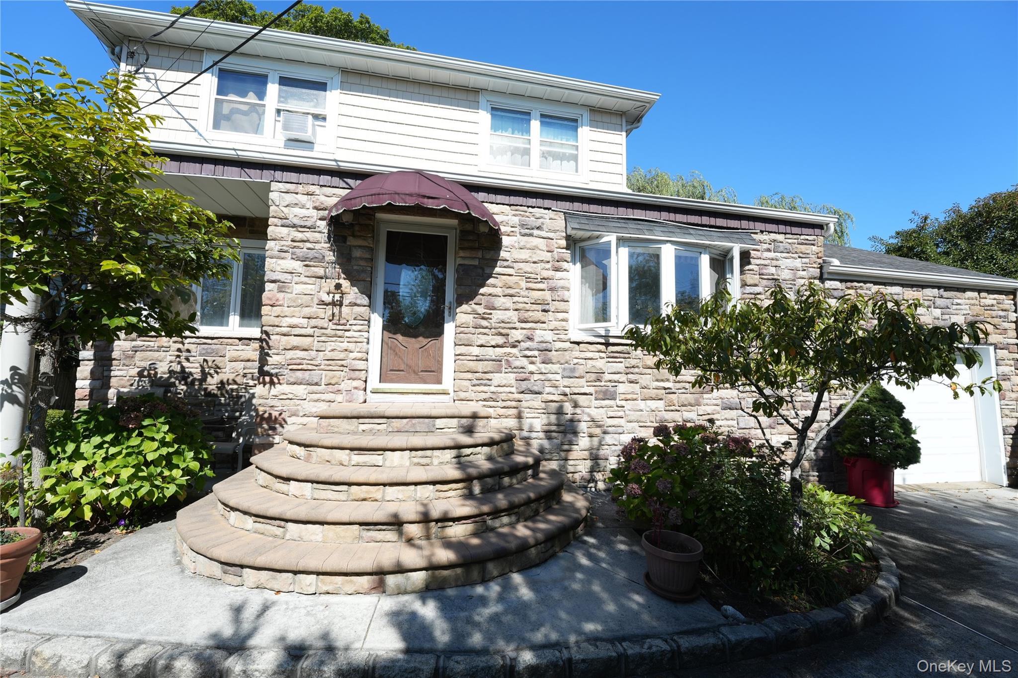 368 Merrifield Avenue Property Photo 1