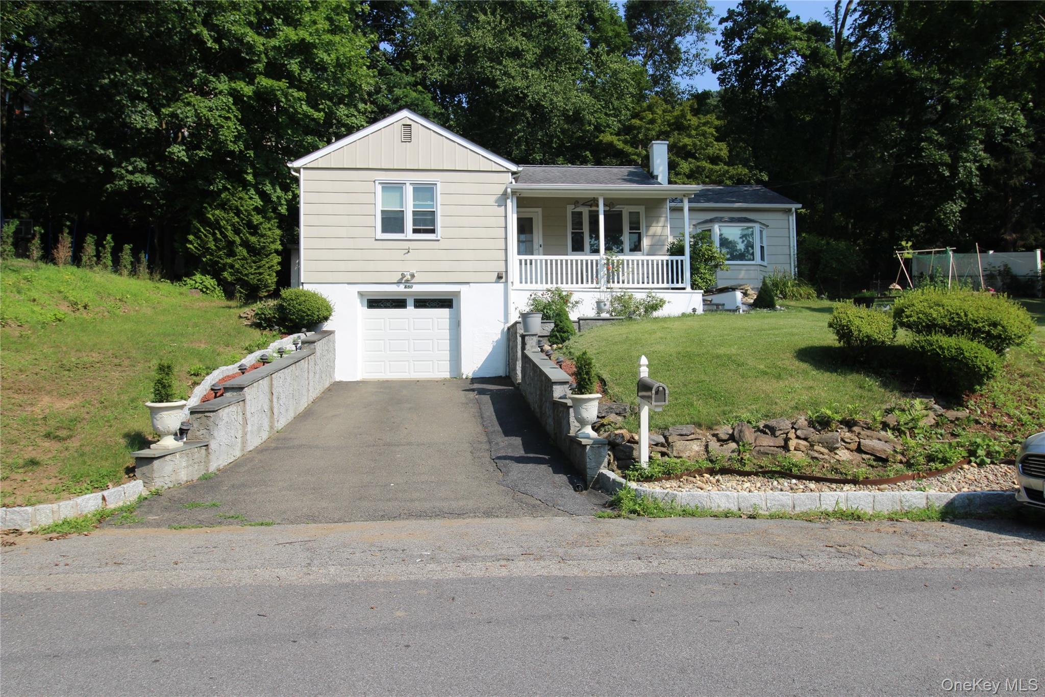 650 Warren Avenue Property Photo 1