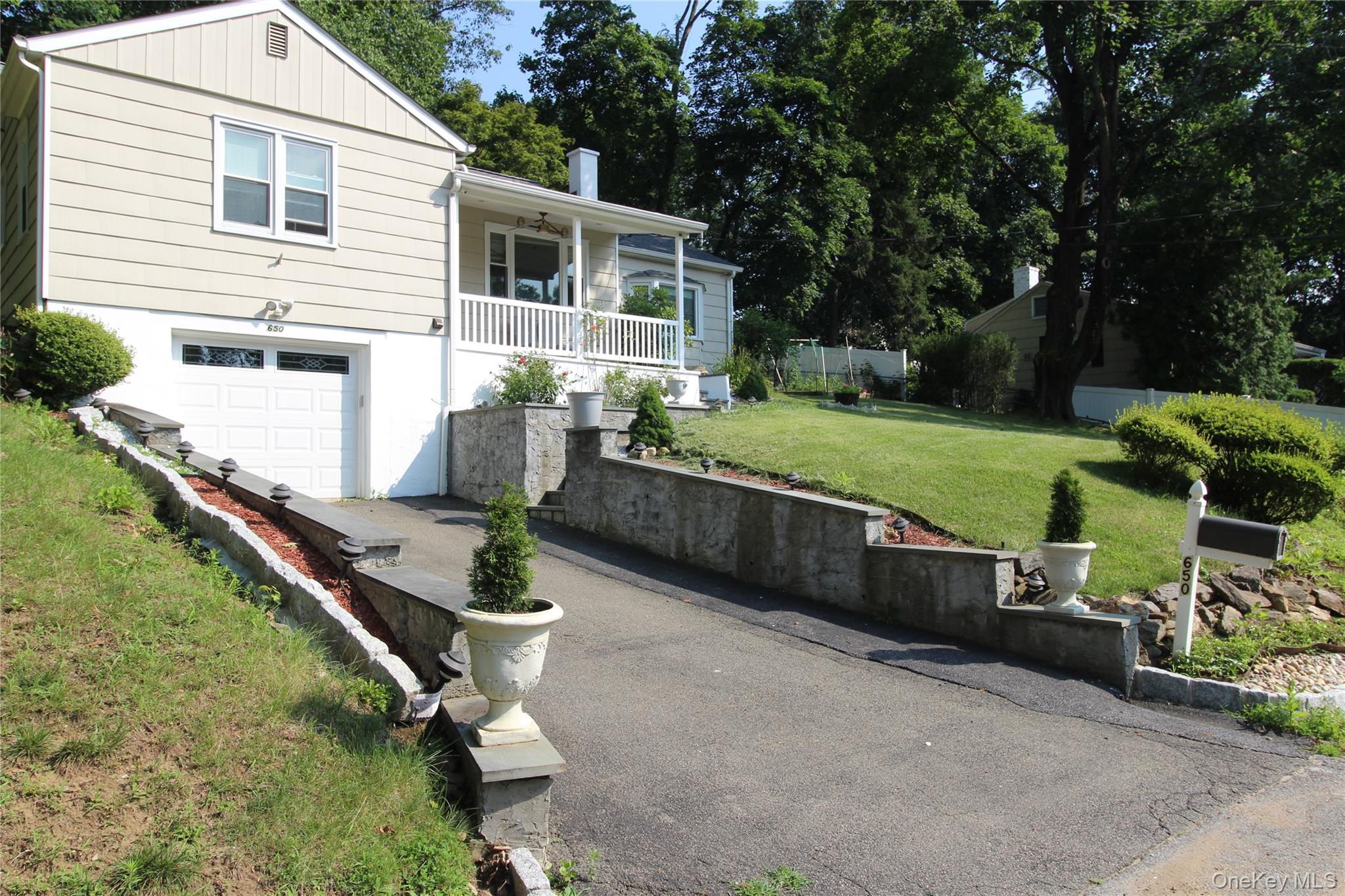 650 Warren Avenue Property Photo 2
