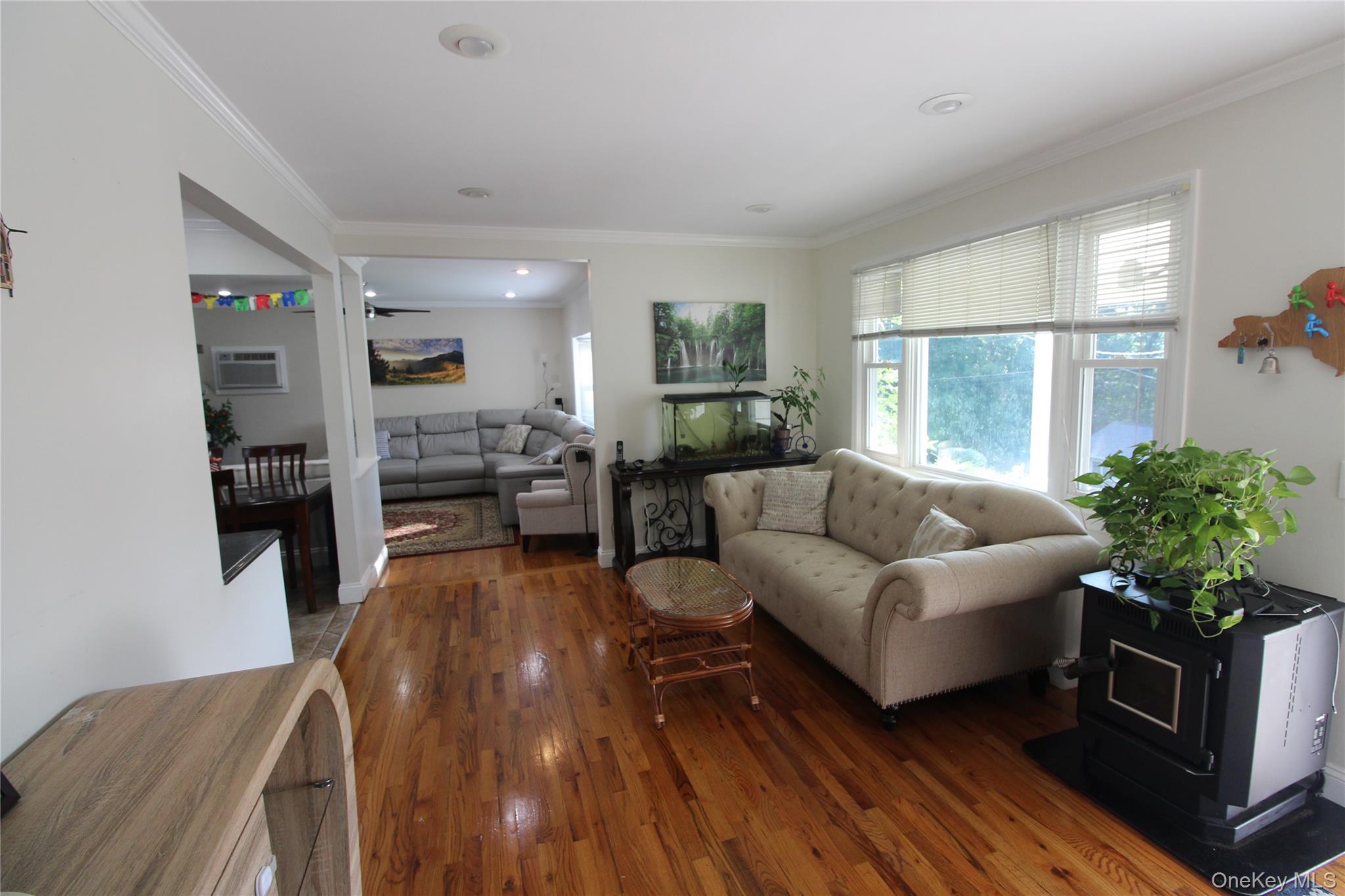 650 Warren Avenue Property Photo 4