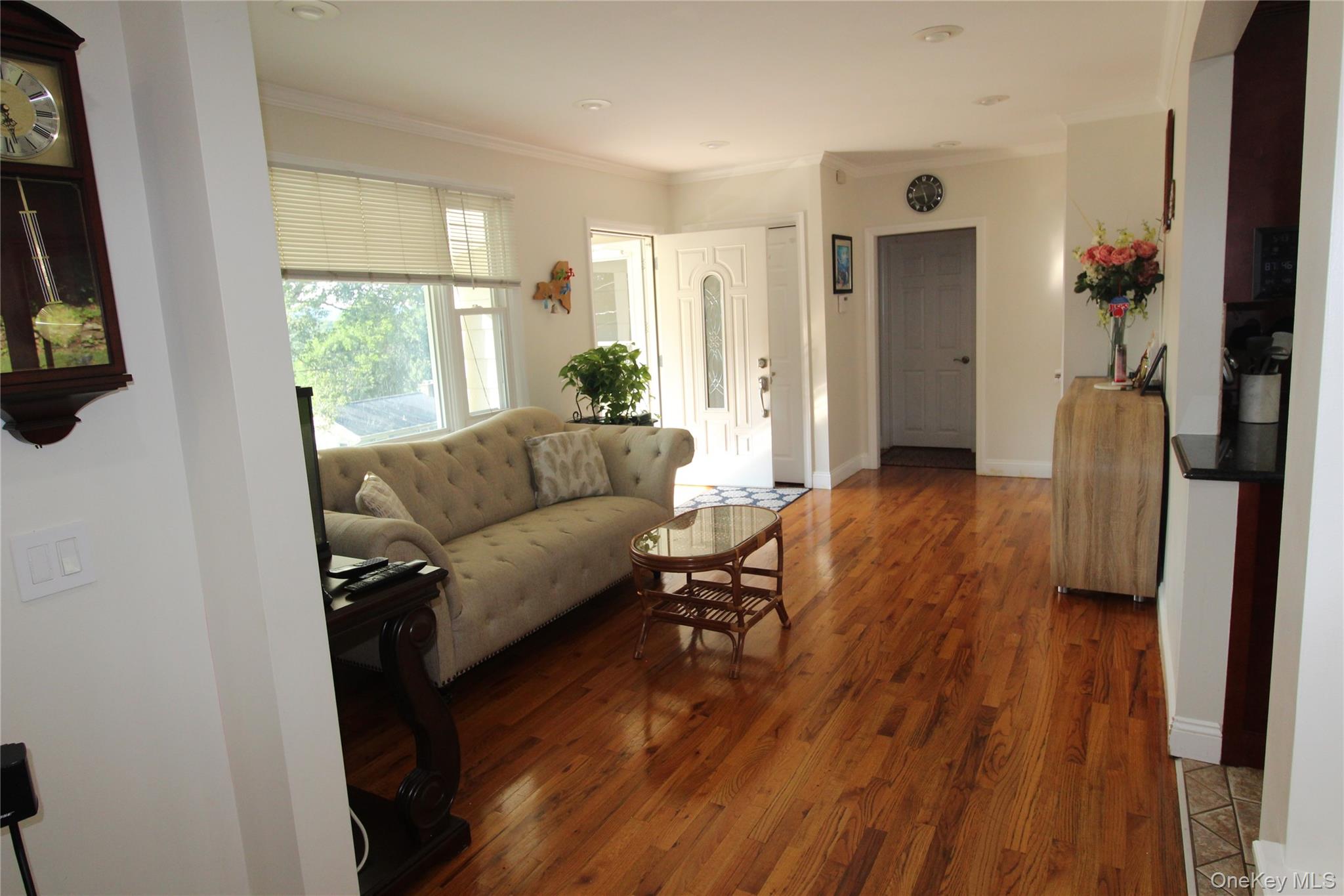 650 Warren Avenue Property Photo 6