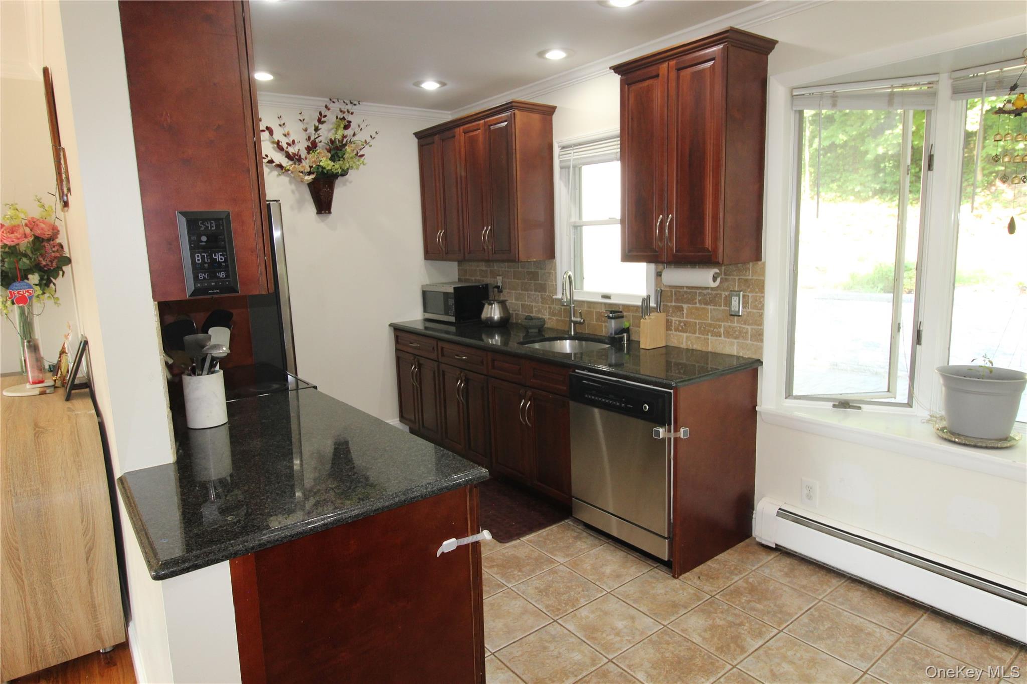 650 Warren Avenue Property Photo 8