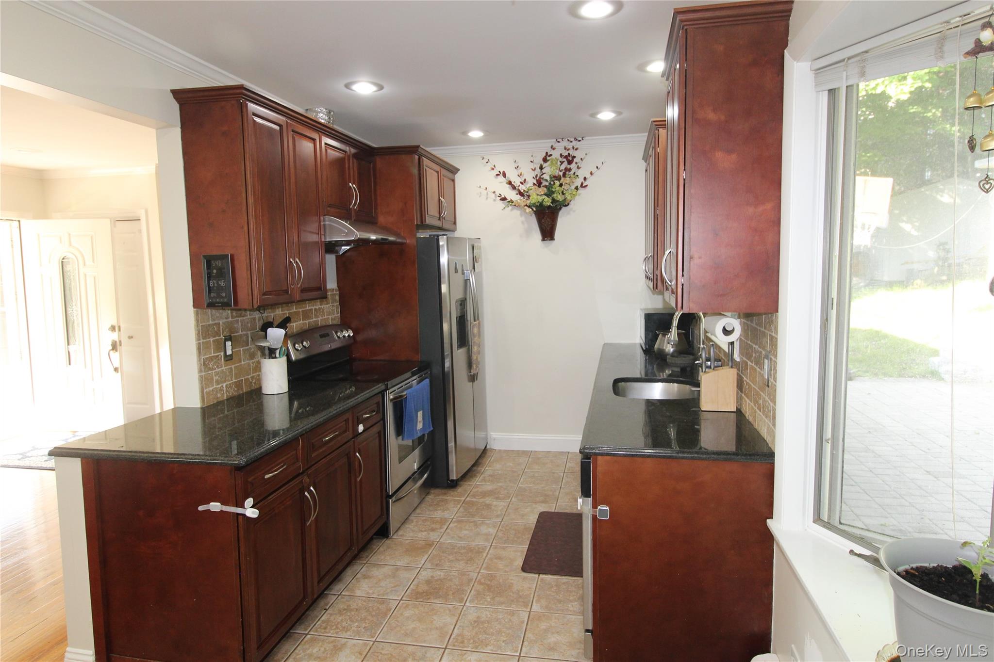 650 Warren Avenue Property Photo 9
