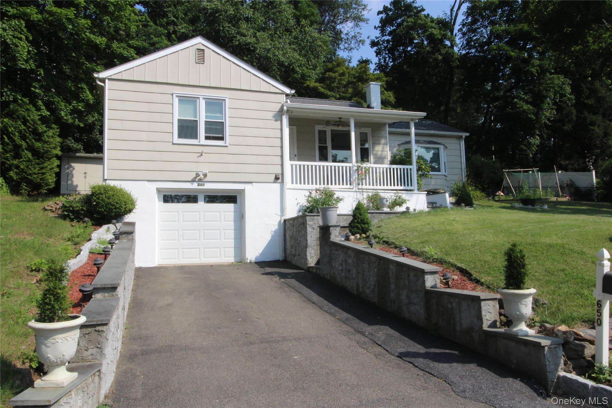 650 Warren Avenue Property Photo 24