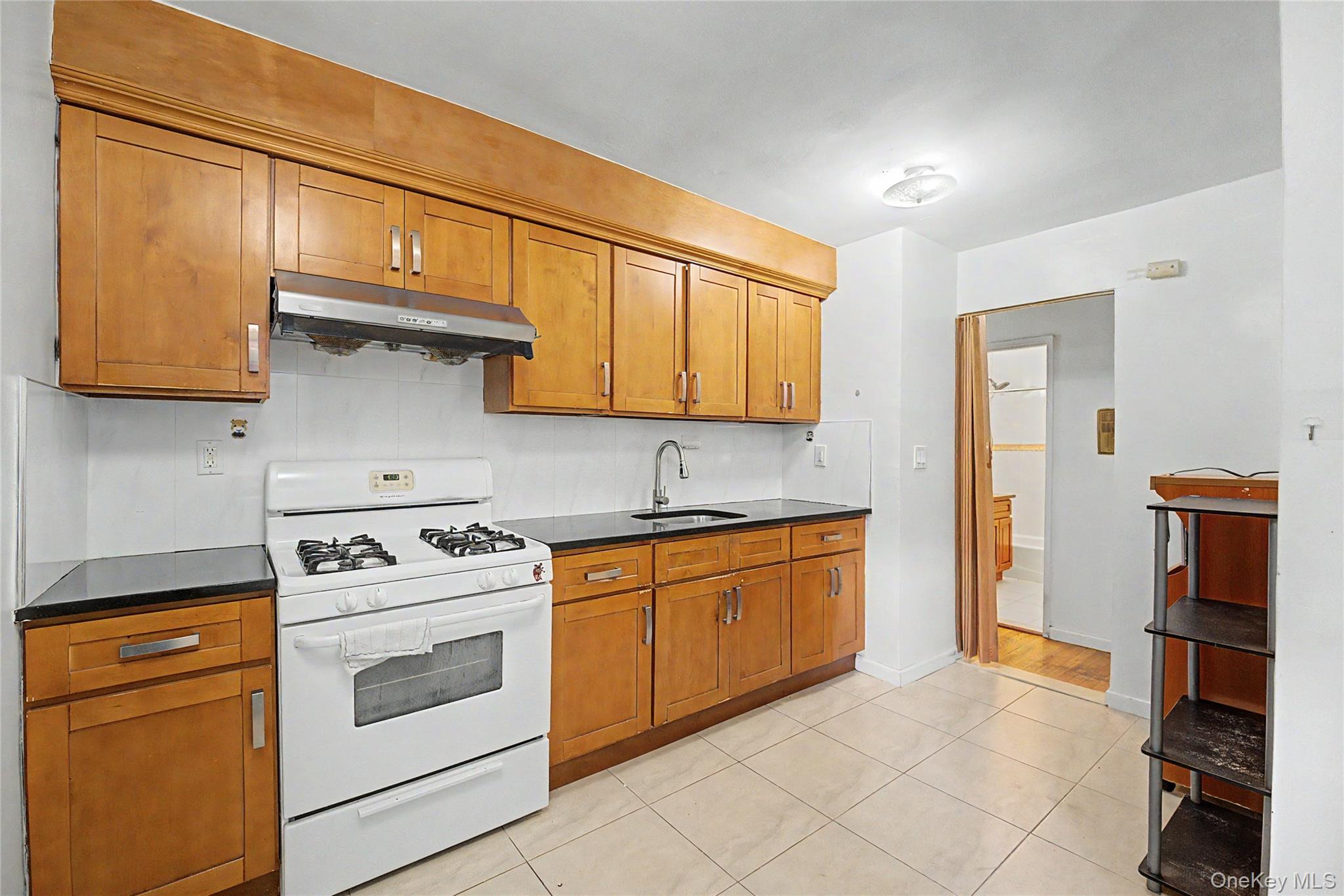 143-40 Roosevelt Avenue 5k Property Photo 6