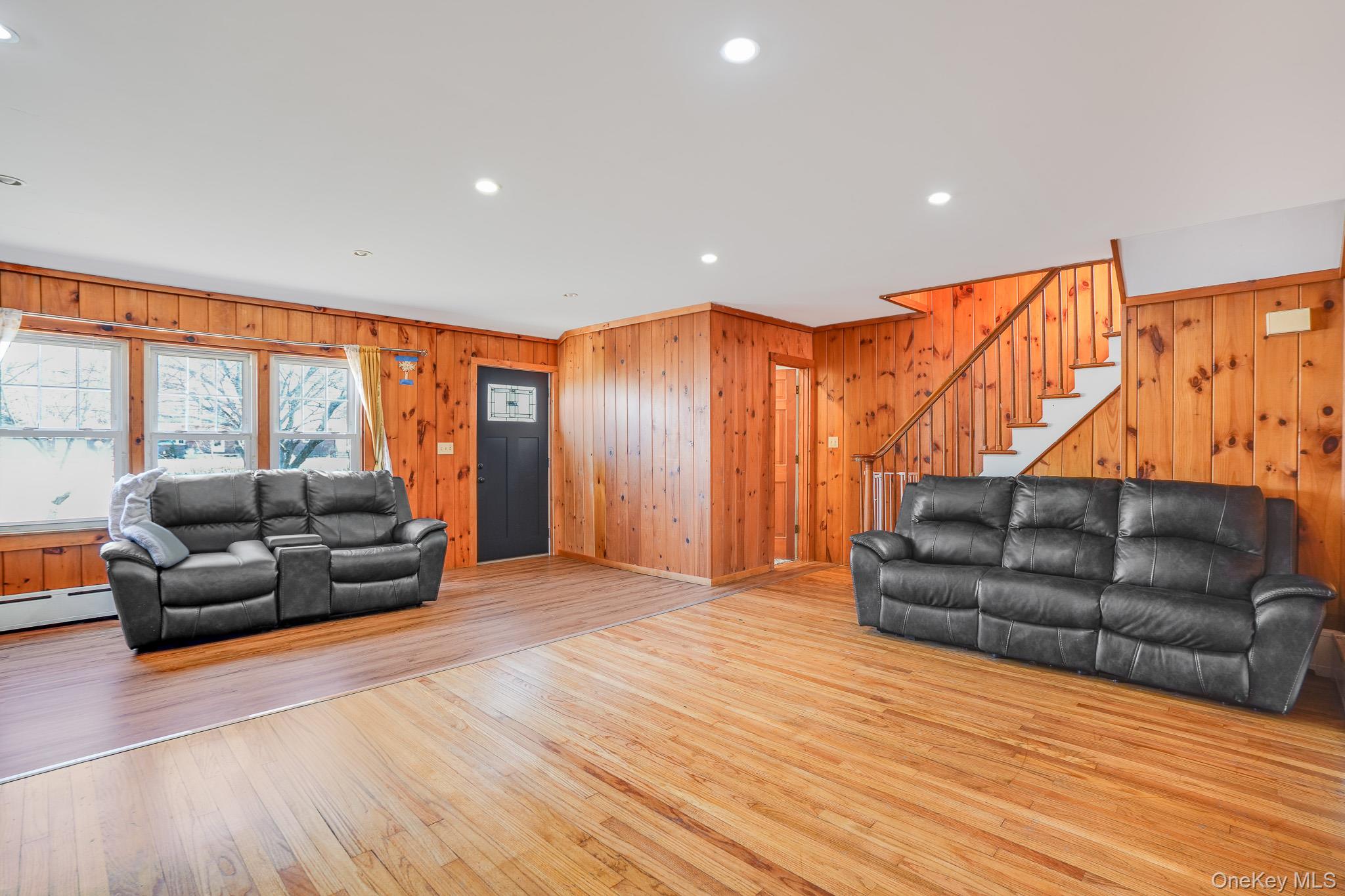 596-598 Freedom Plains Road Property Photo 9