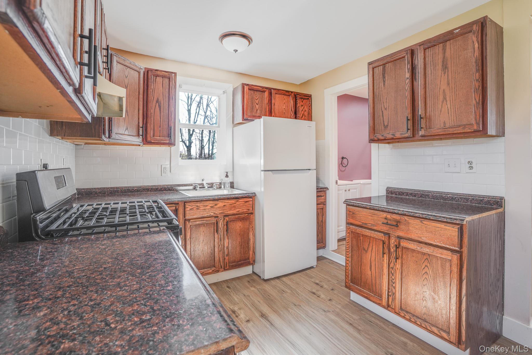 596-598 Freedom Plains Road Property Photo 32