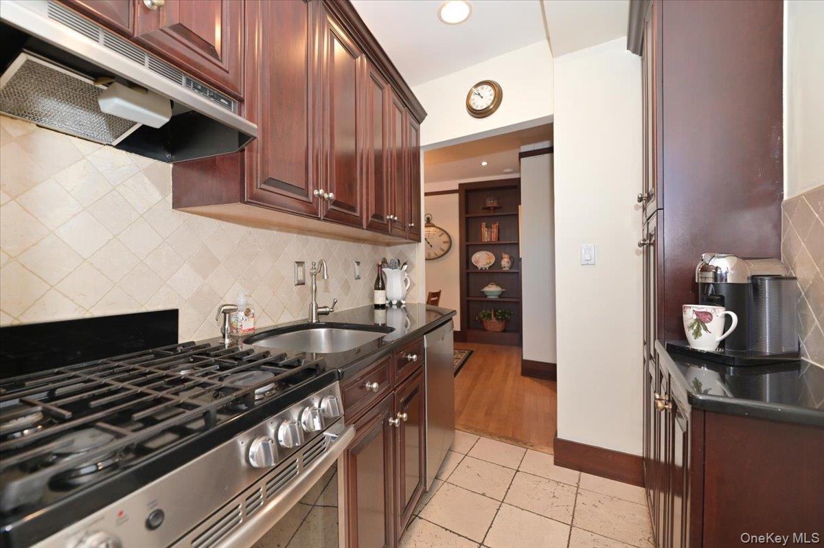 8 Barstow Road 7-c Property Photo 21