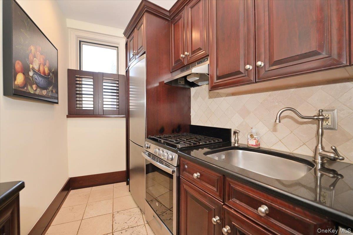 8 Barstow Road 7-c Property Photo 22