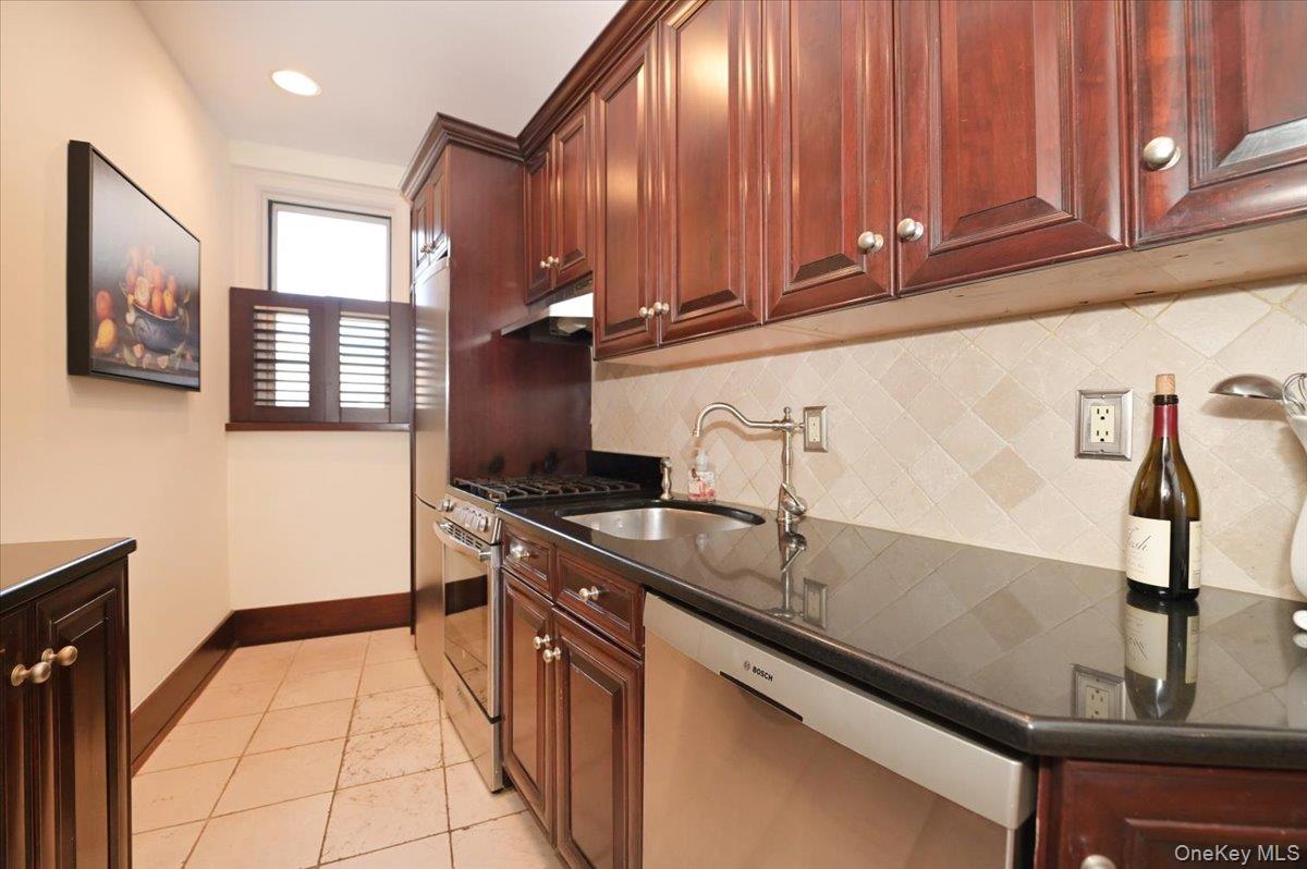 8 Barstow Road 7-c Property Photo 23