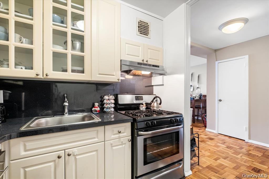 33 Barker Avenue 2j Property Photo 4