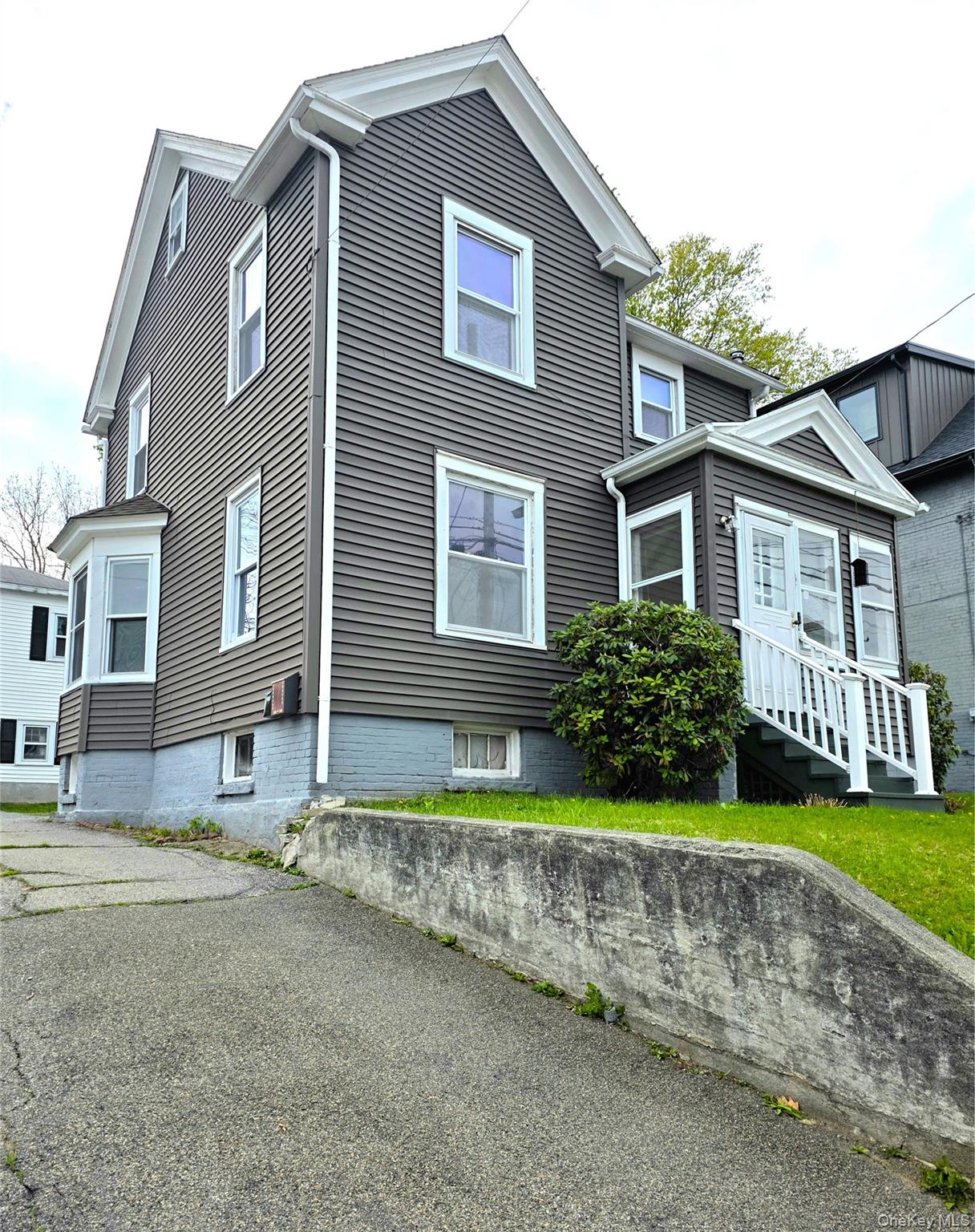 371-373 Verplanck Avenue Property Photo 4