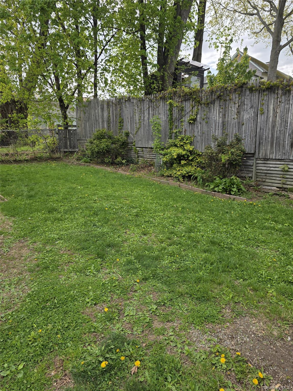 371-373 Verplanck Avenue Property Photo 6