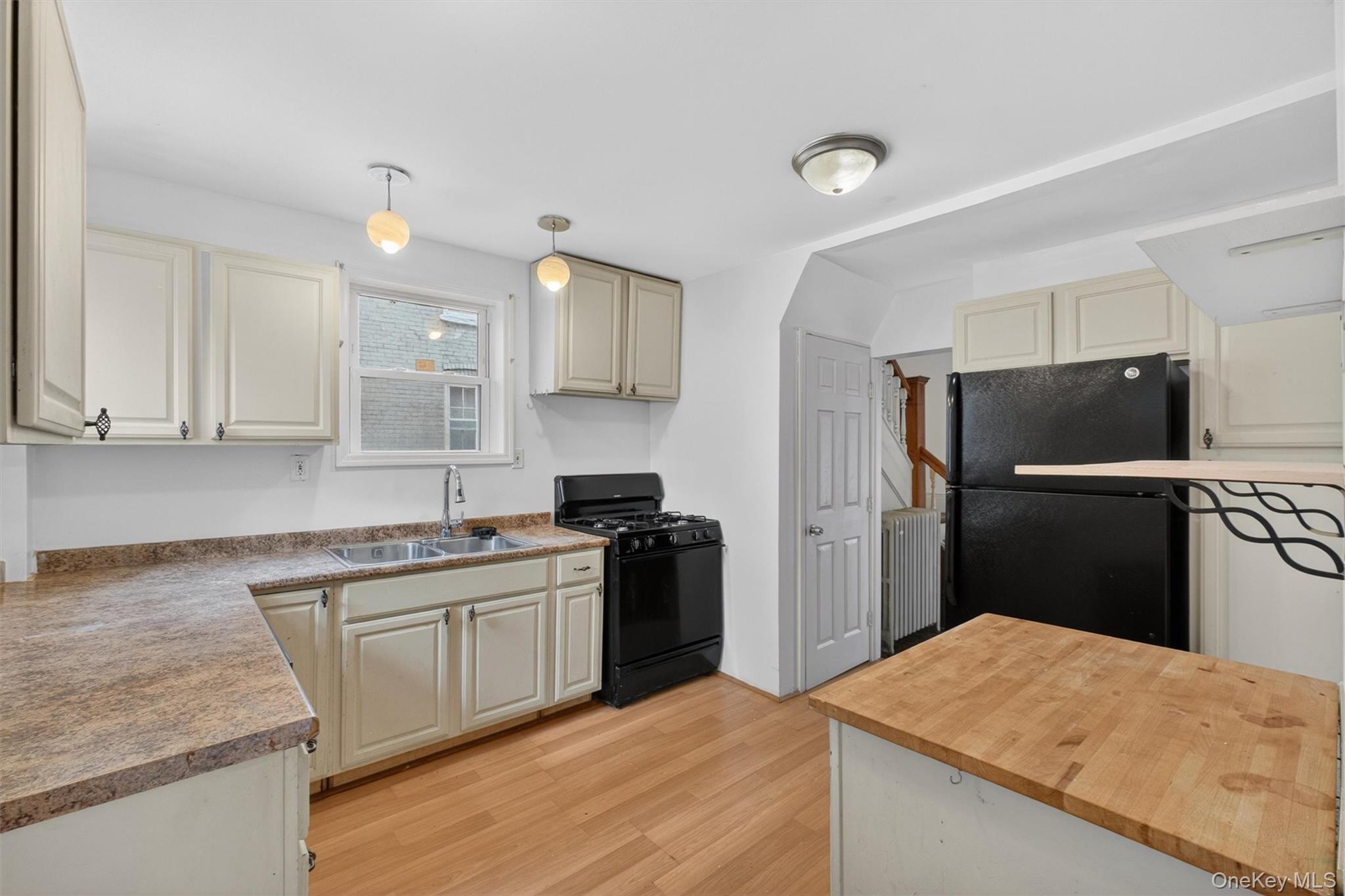 371-373 Verplanck Avenue Property Photo 14