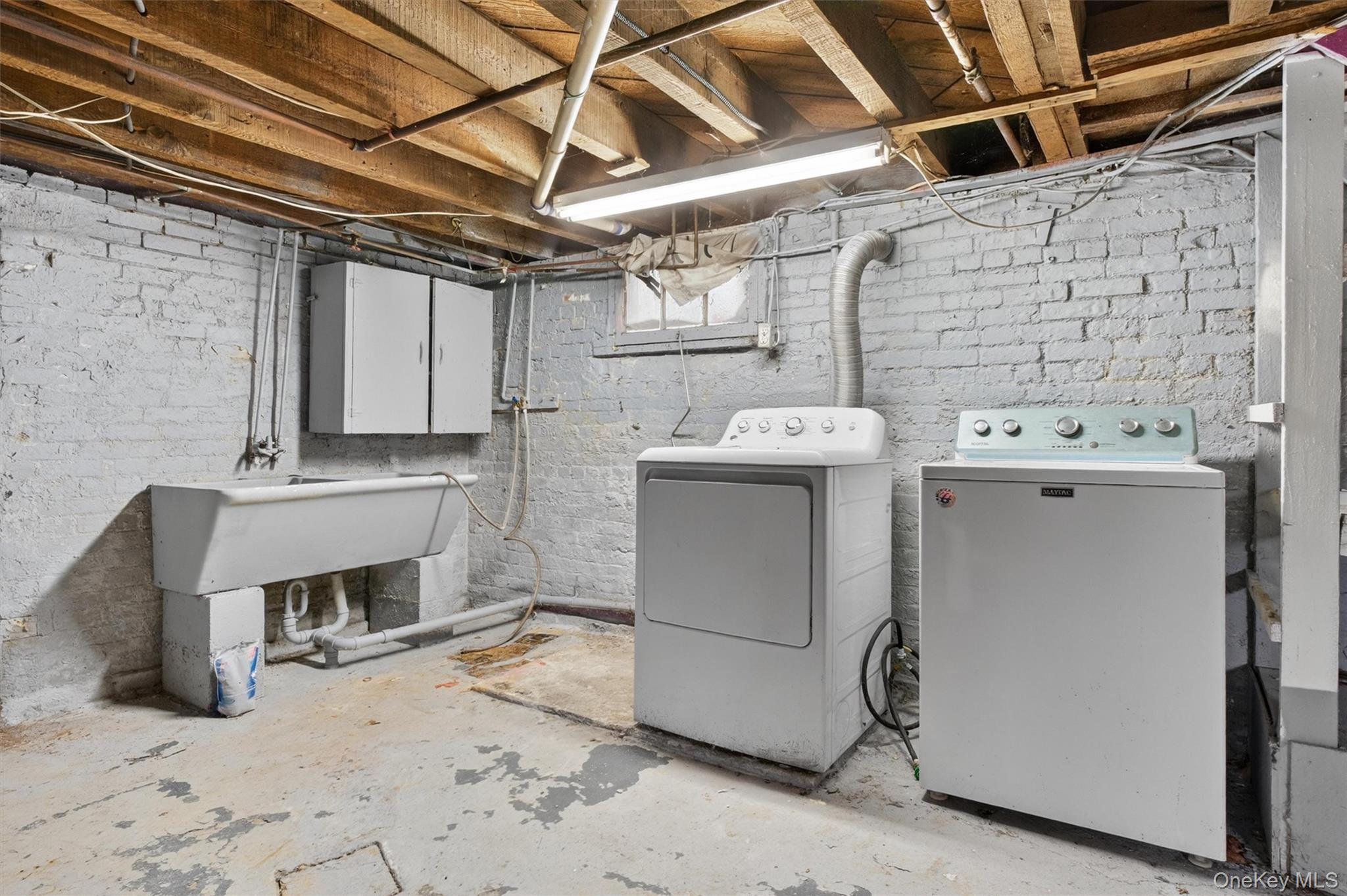 371-373 Verplanck Avenue Property Photo 29
