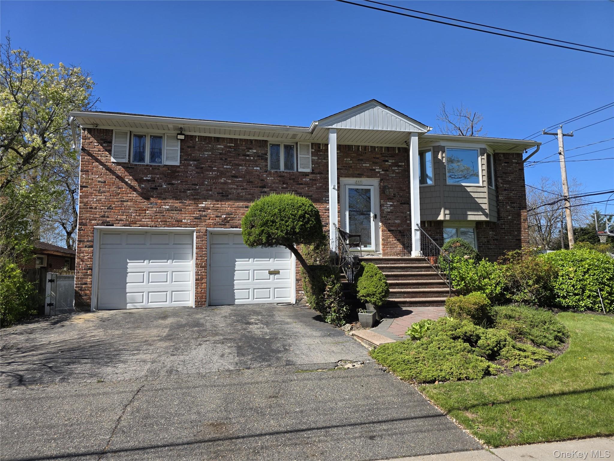 415 Yale Avenue Property Photo 1