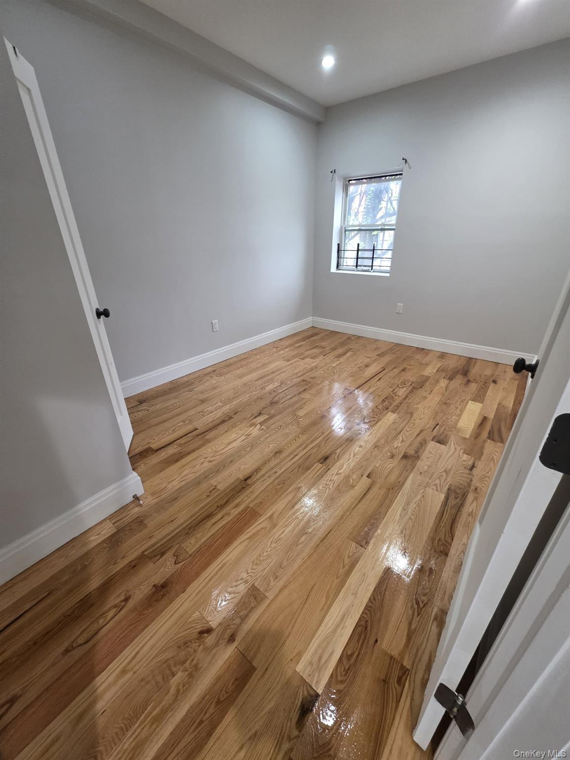 91 E 54th Street 2r Property Photo 4