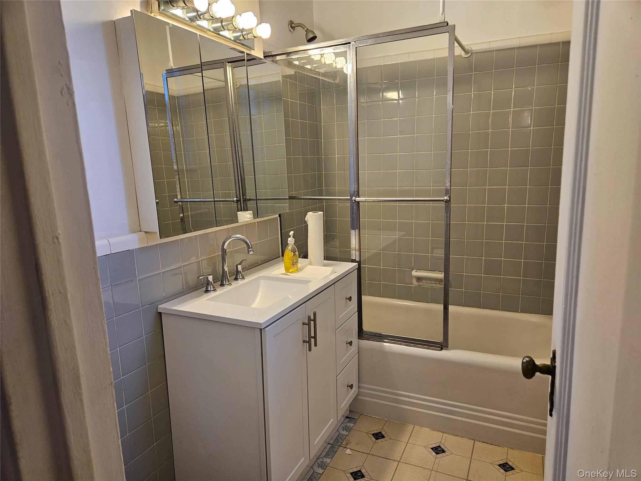 72-15 37th Avenue 3h Property Photo 10