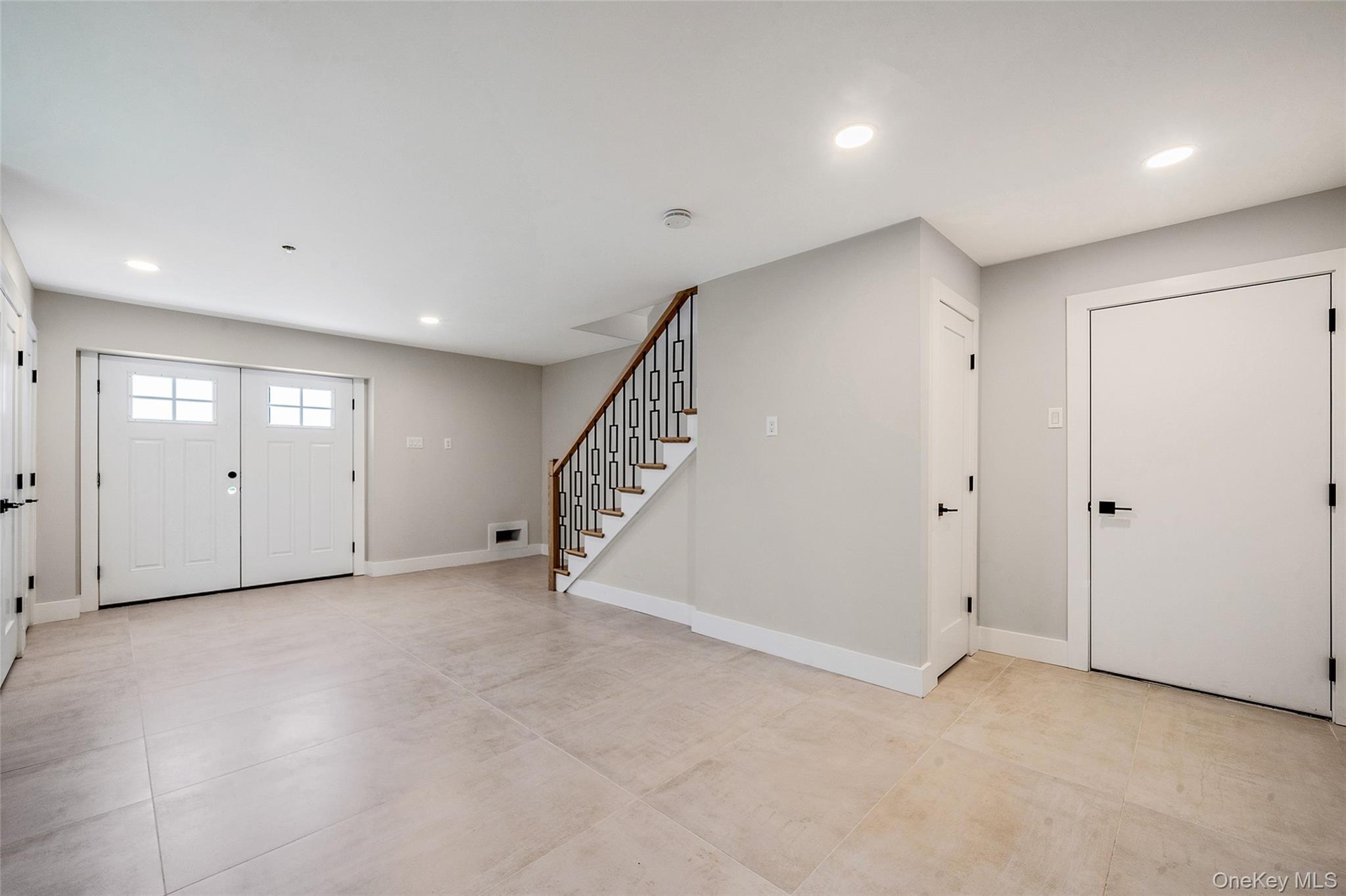 237 Mott Street Property Photo 2
