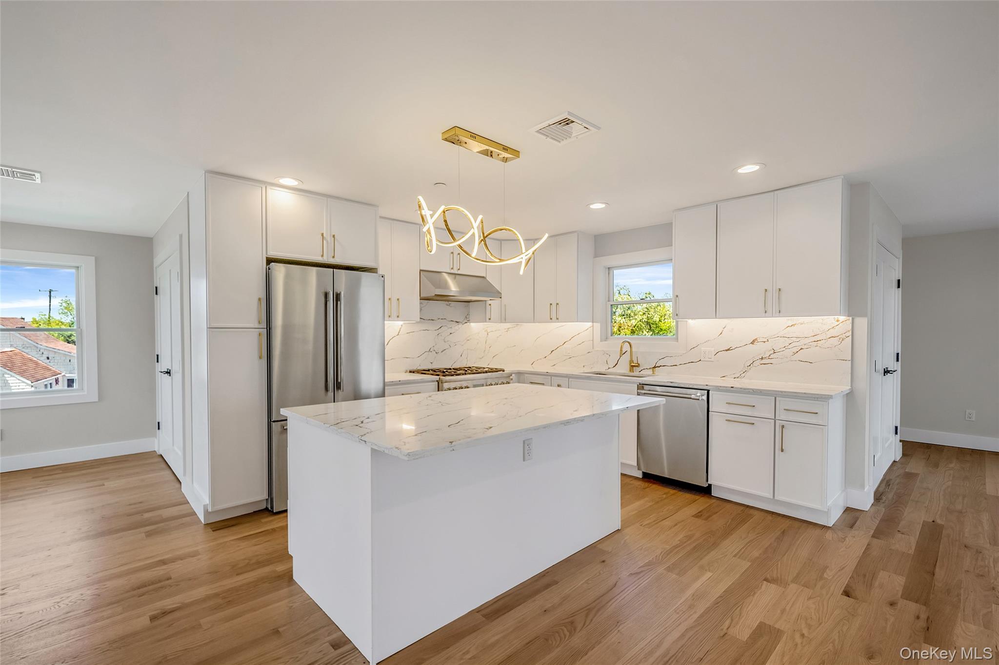 237 Mott Street Property Photo 4