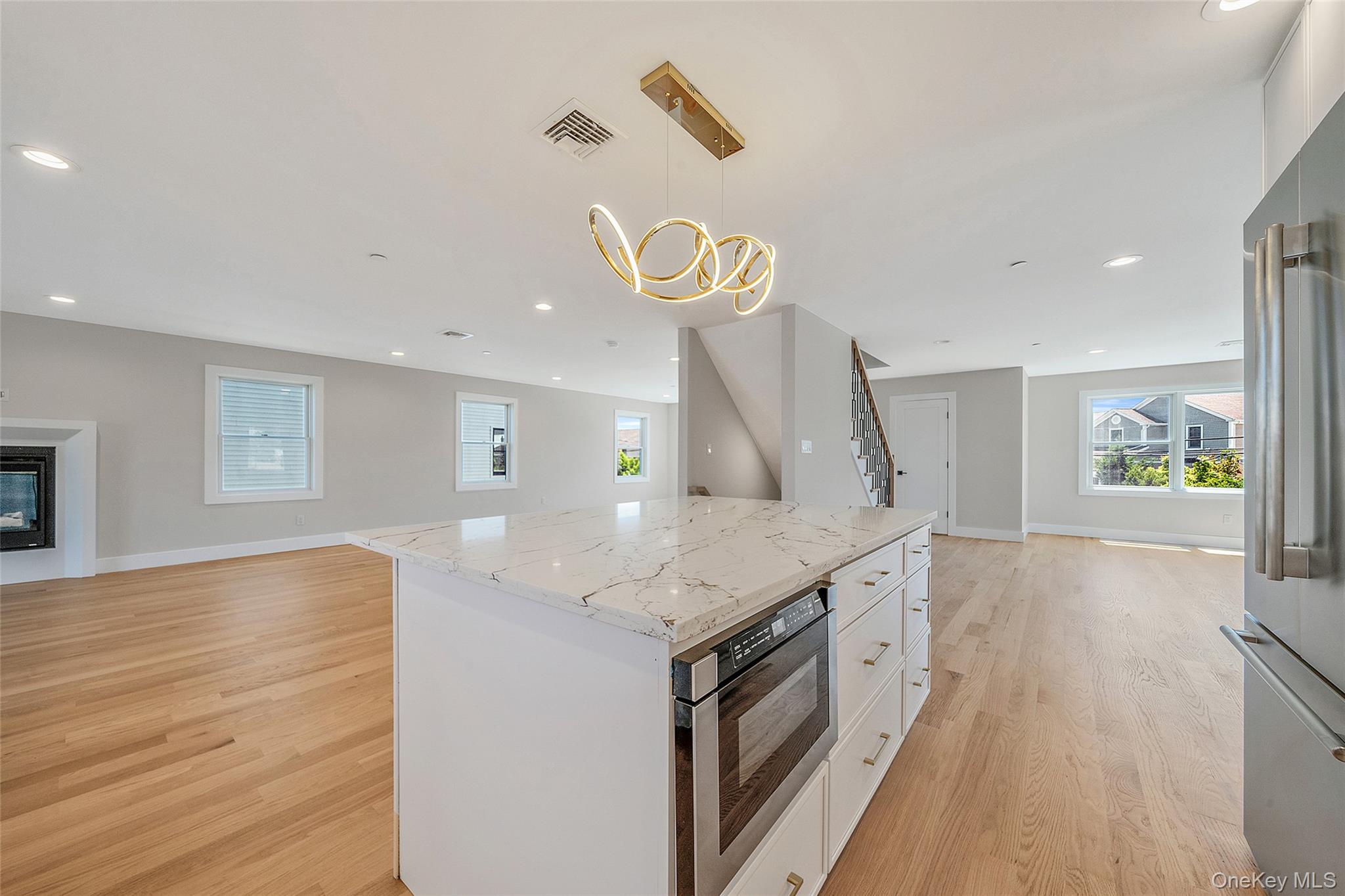 237 Mott Street Property Photo 6