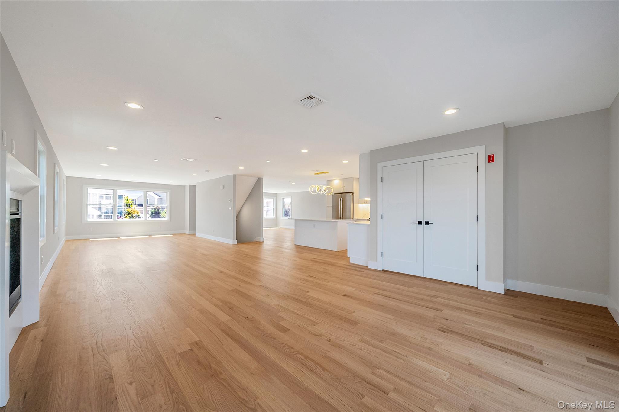 237 Mott Street Property Photo 8