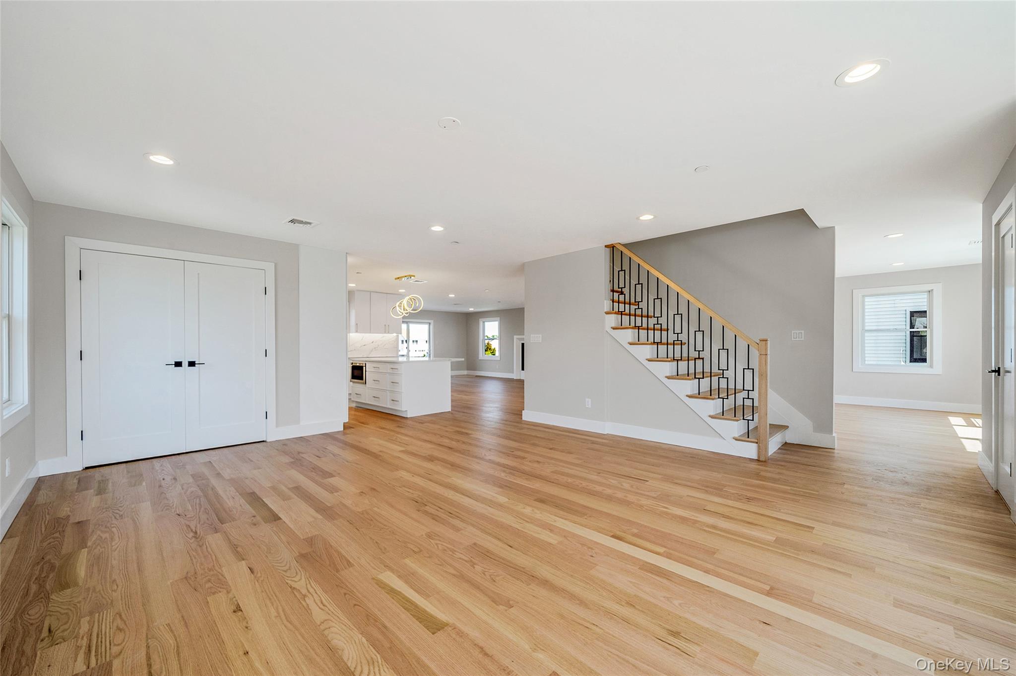 237 Mott Street Property Photo 13