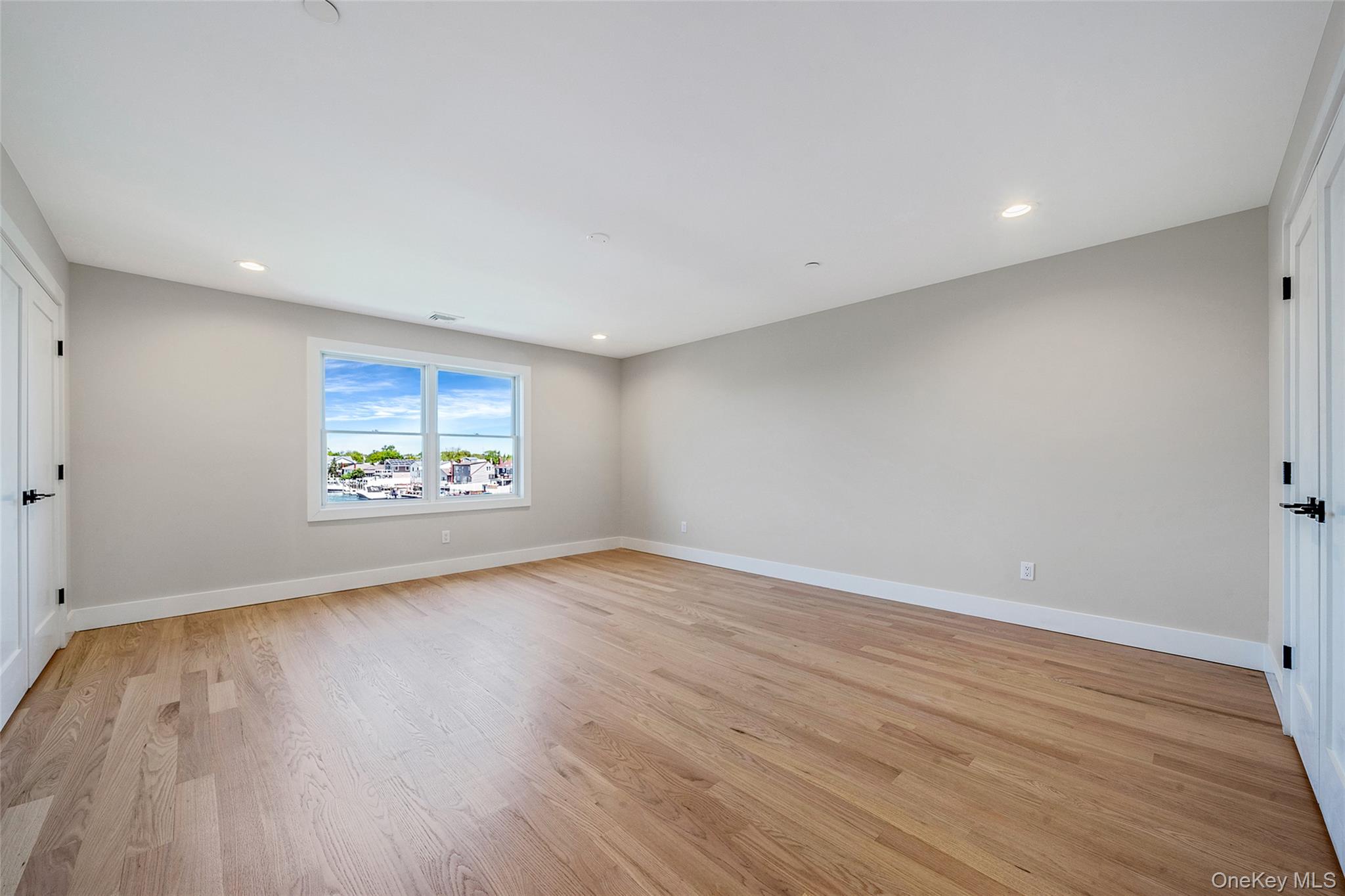 237 Mott Street Property Photo 16
