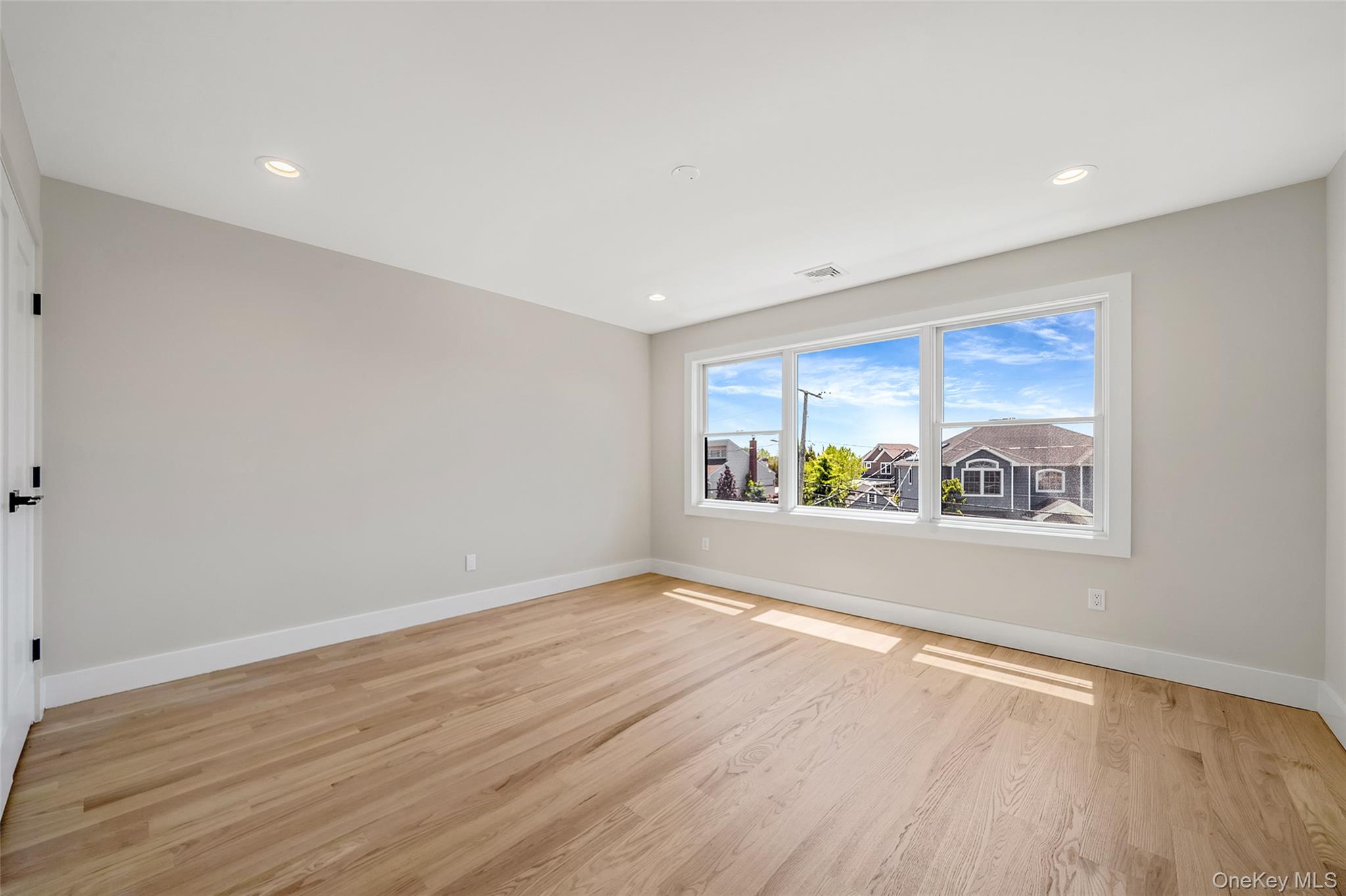 237 Mott Street Property Photo 17