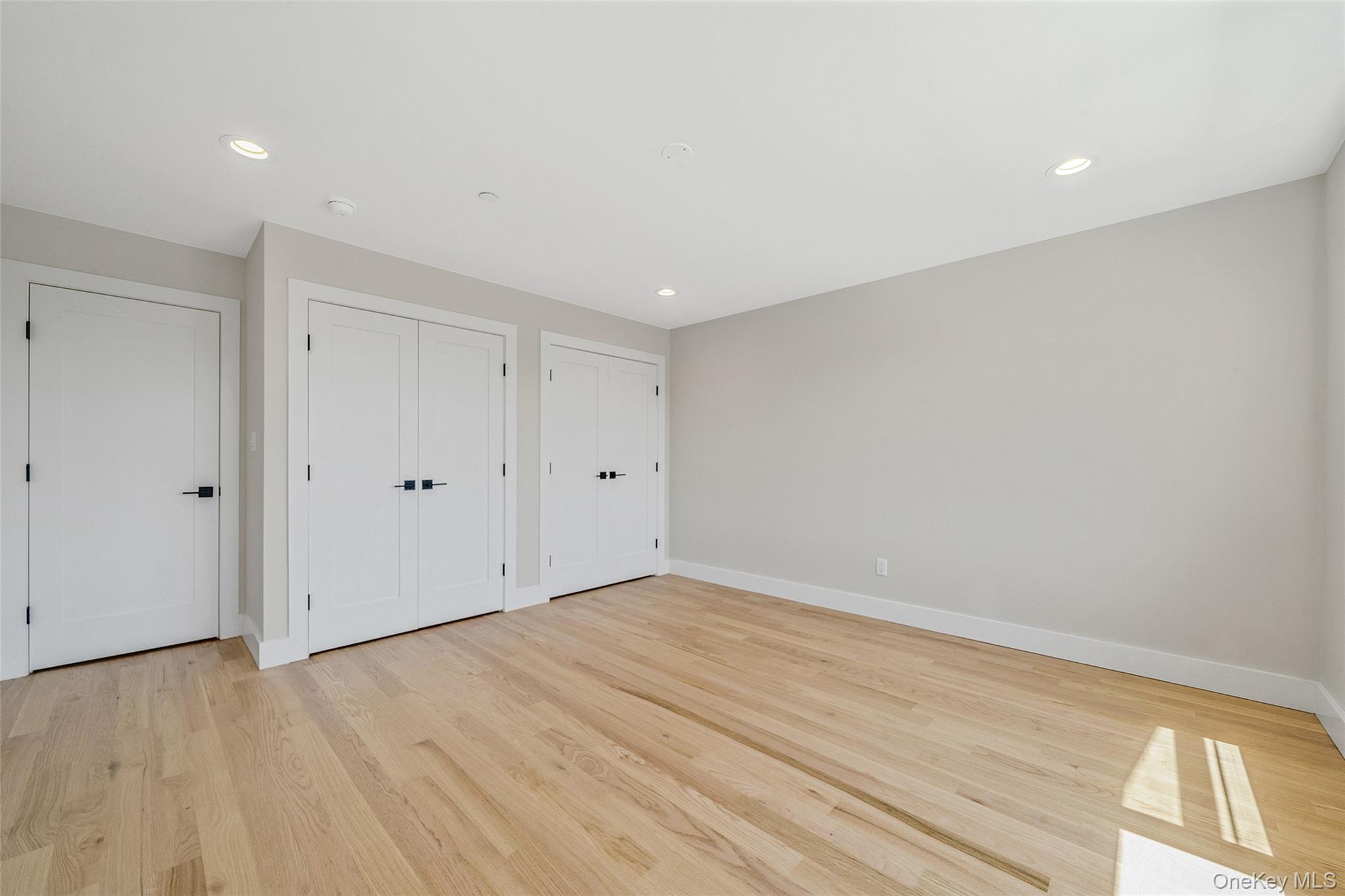 237 Mott Street Property Photo 18