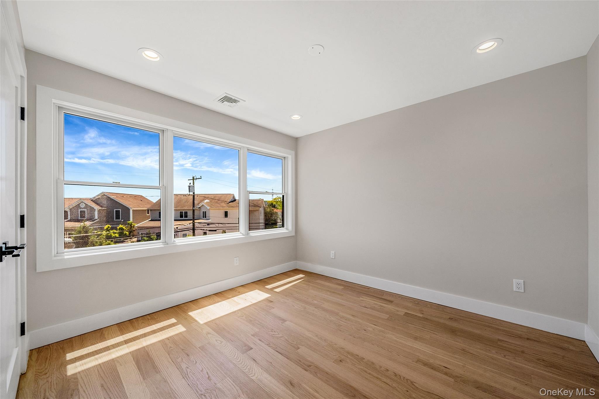237 Mott Street Property Photo 23
