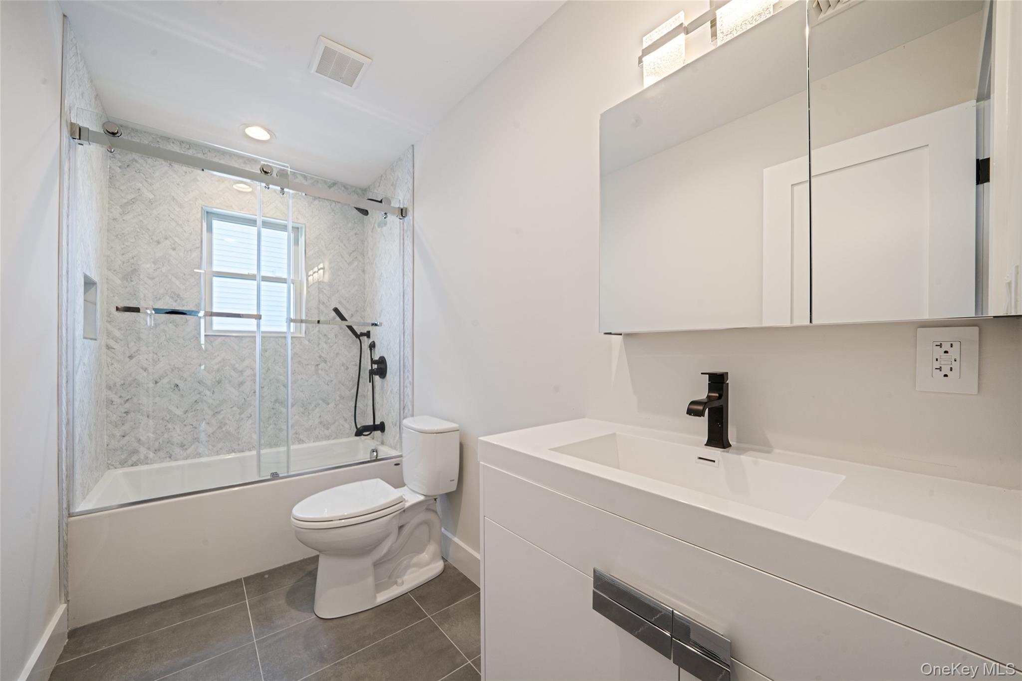 237 Mott Street Property Photo 27