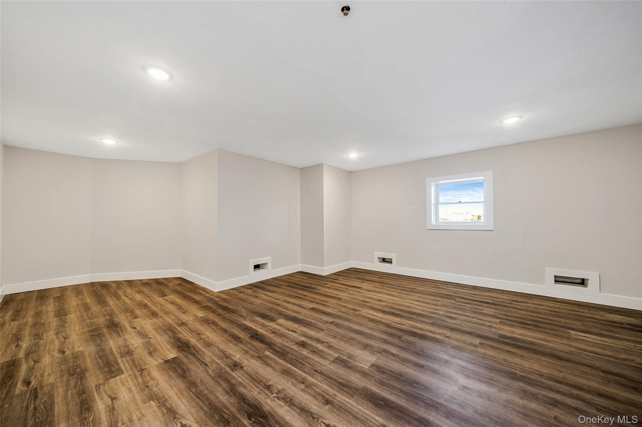 237 Mott Street Property Photo 30