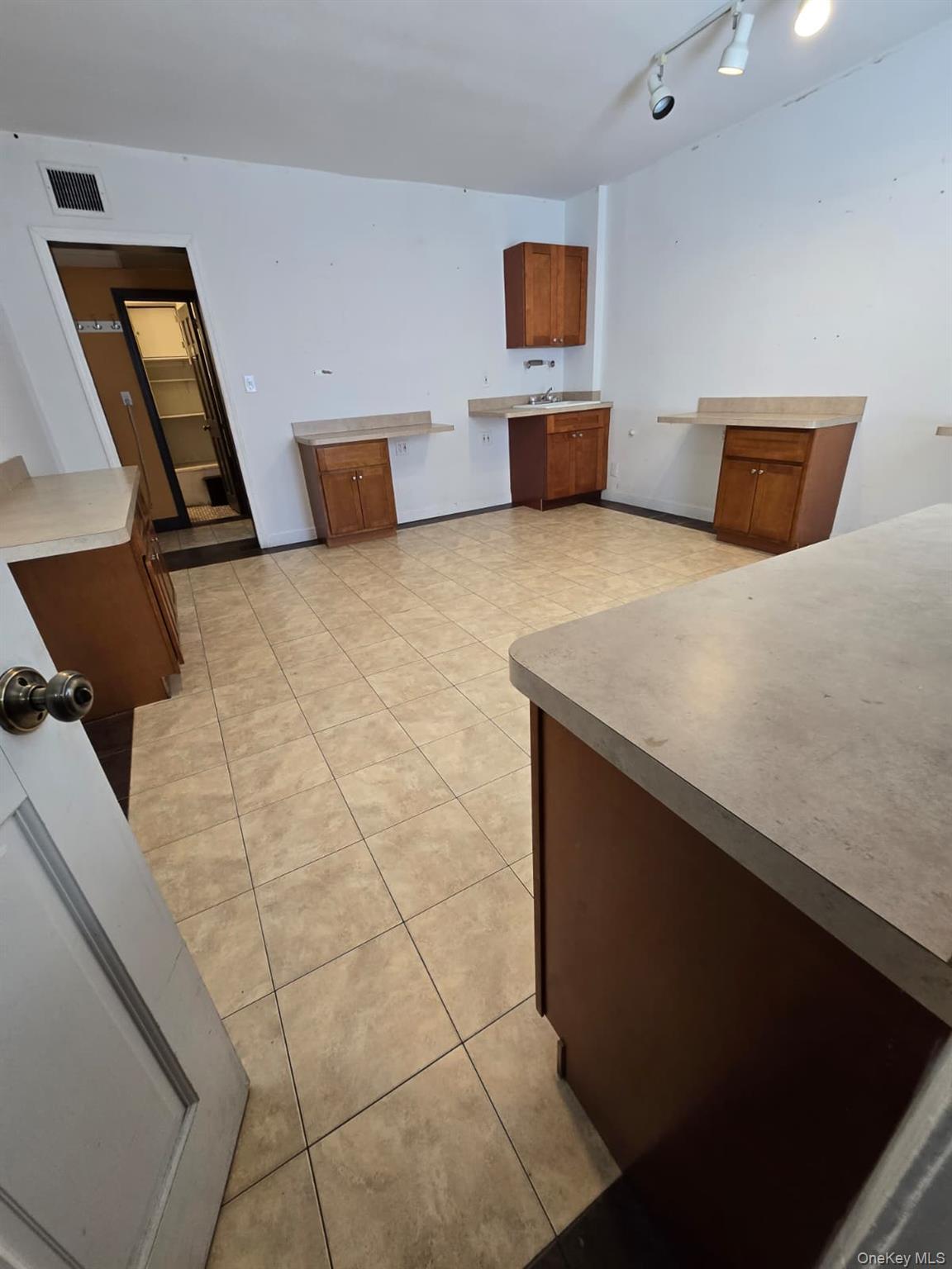 10510 Crossbay Boulevard 2nd Floor Property Photo 13